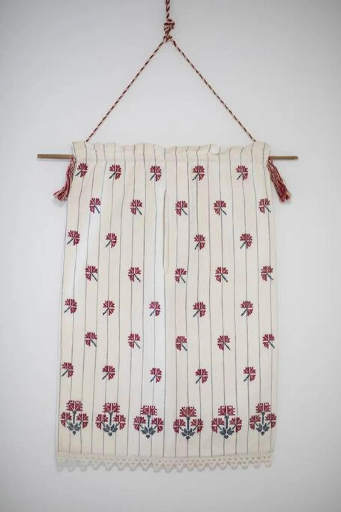 Decorative detail in Traditional Inn Pirethron