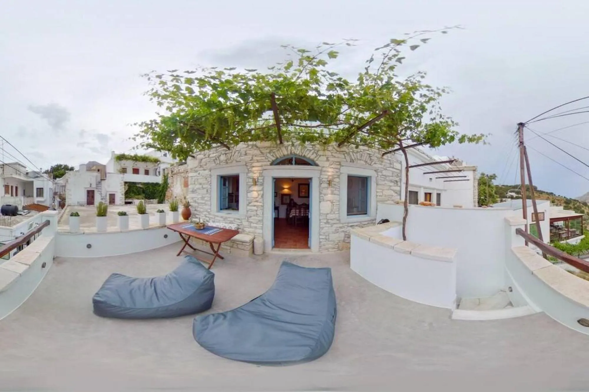 Traditional Inn Pirethron