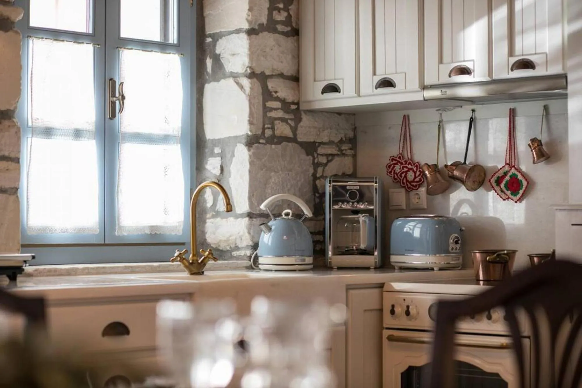 Kitchen or kitchenette in Traditional Inn Pirethron