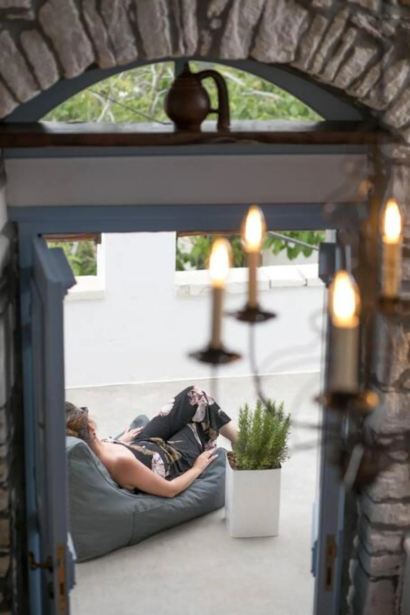 Patio in Traditional Inn Pirethron