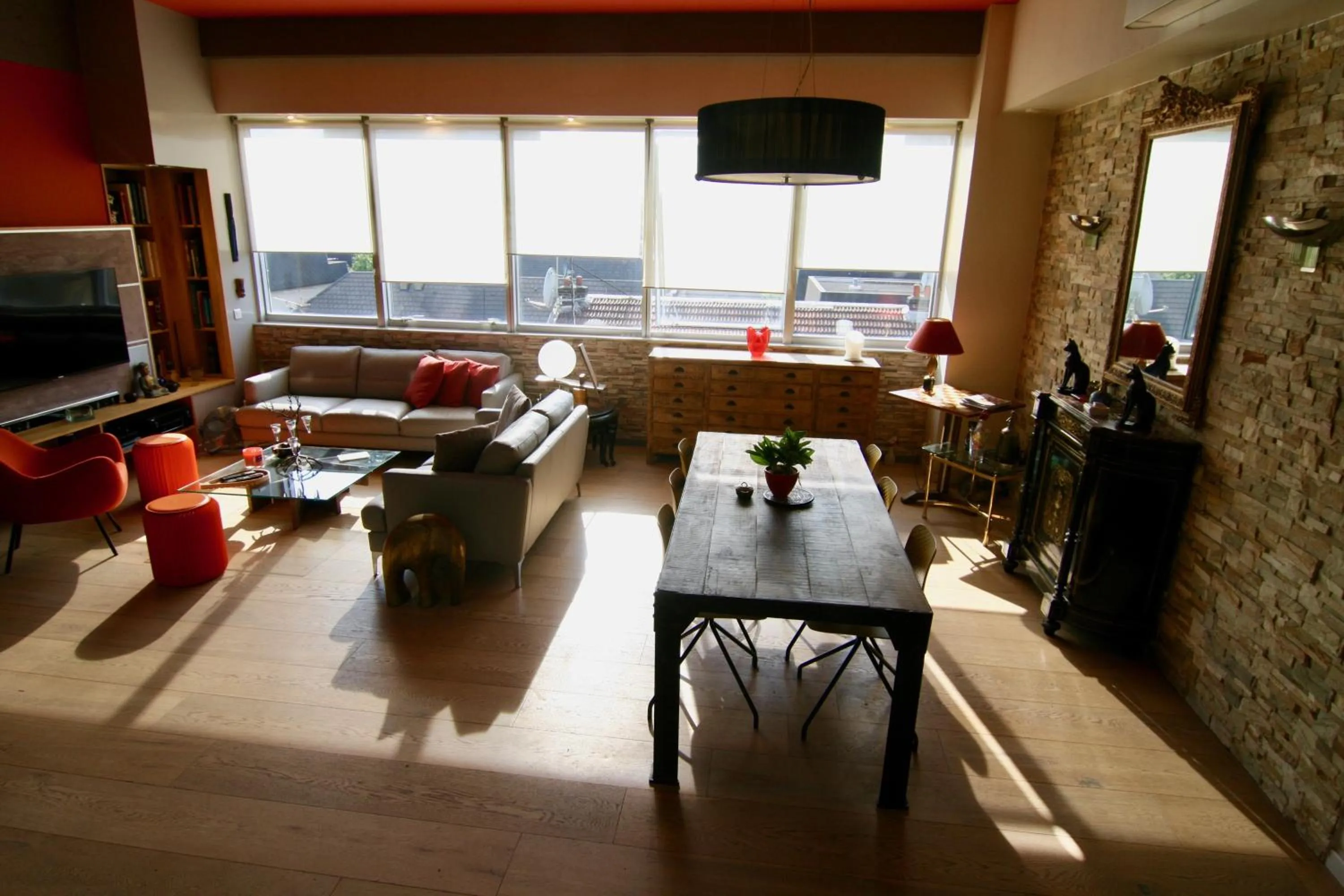 Communal lounge/ TV room in bibou's room Paris