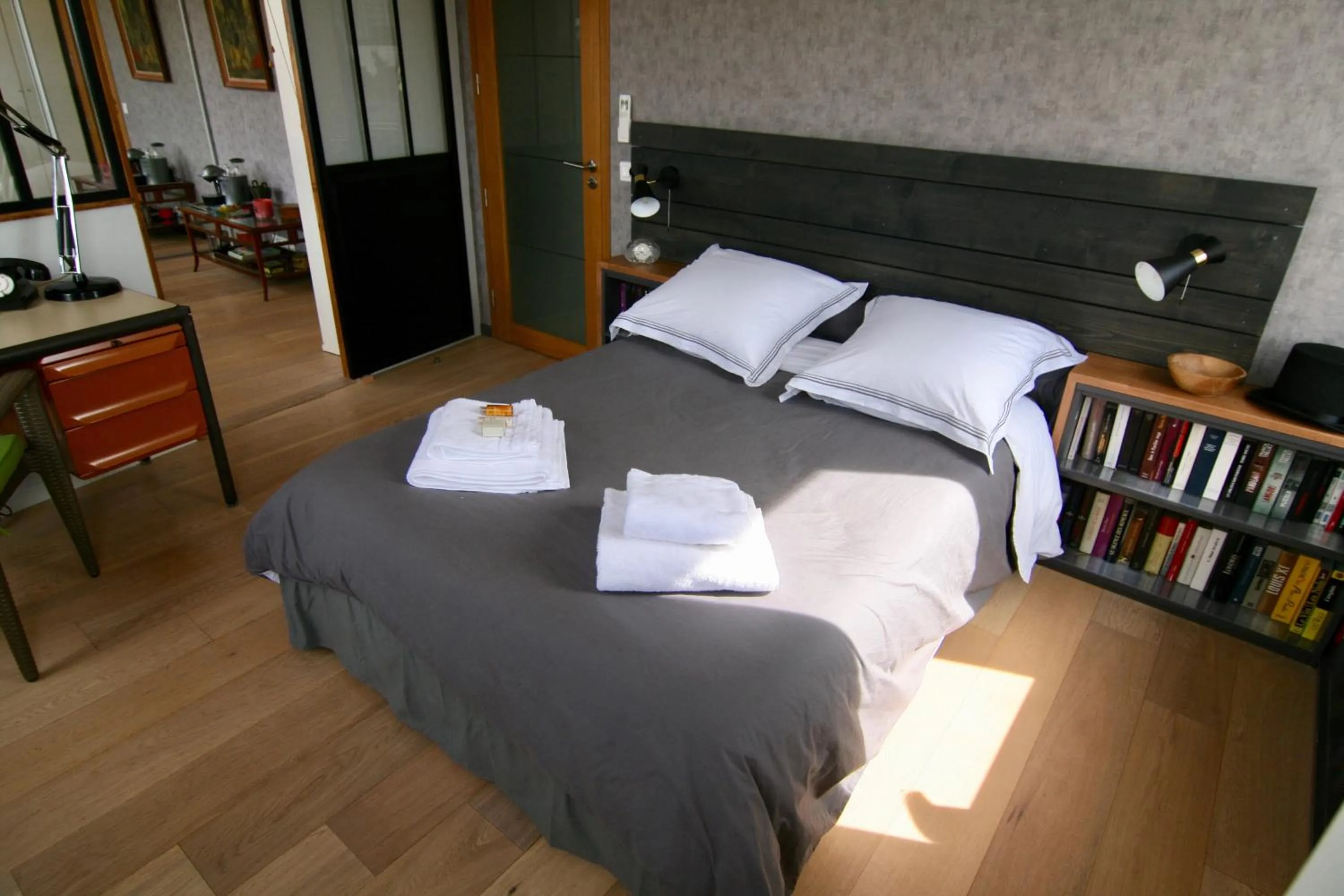 Photo of the whole room, Bed in bibou's room Paris