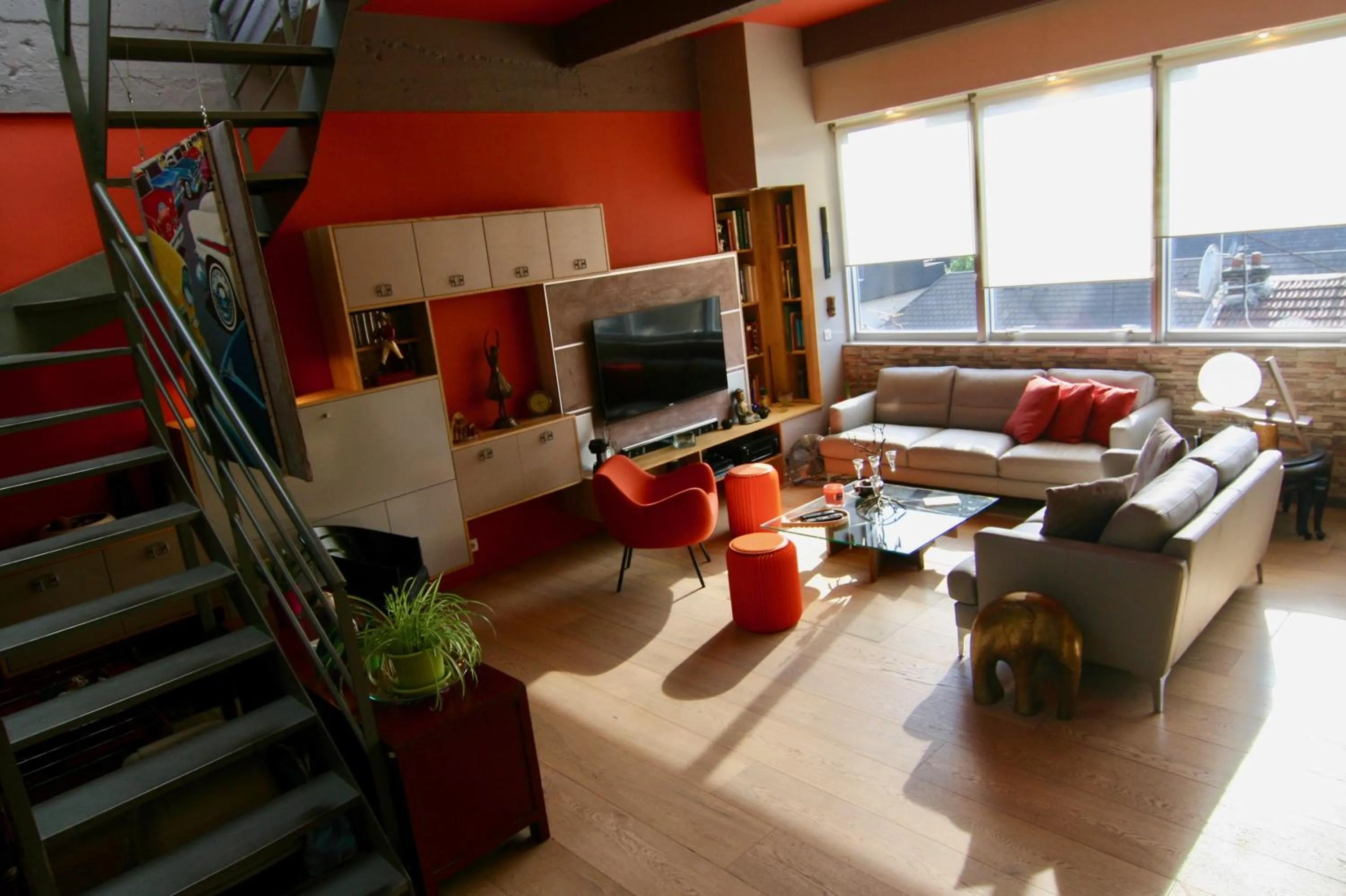 Communal lounge/ TV room in bibou's room Paris