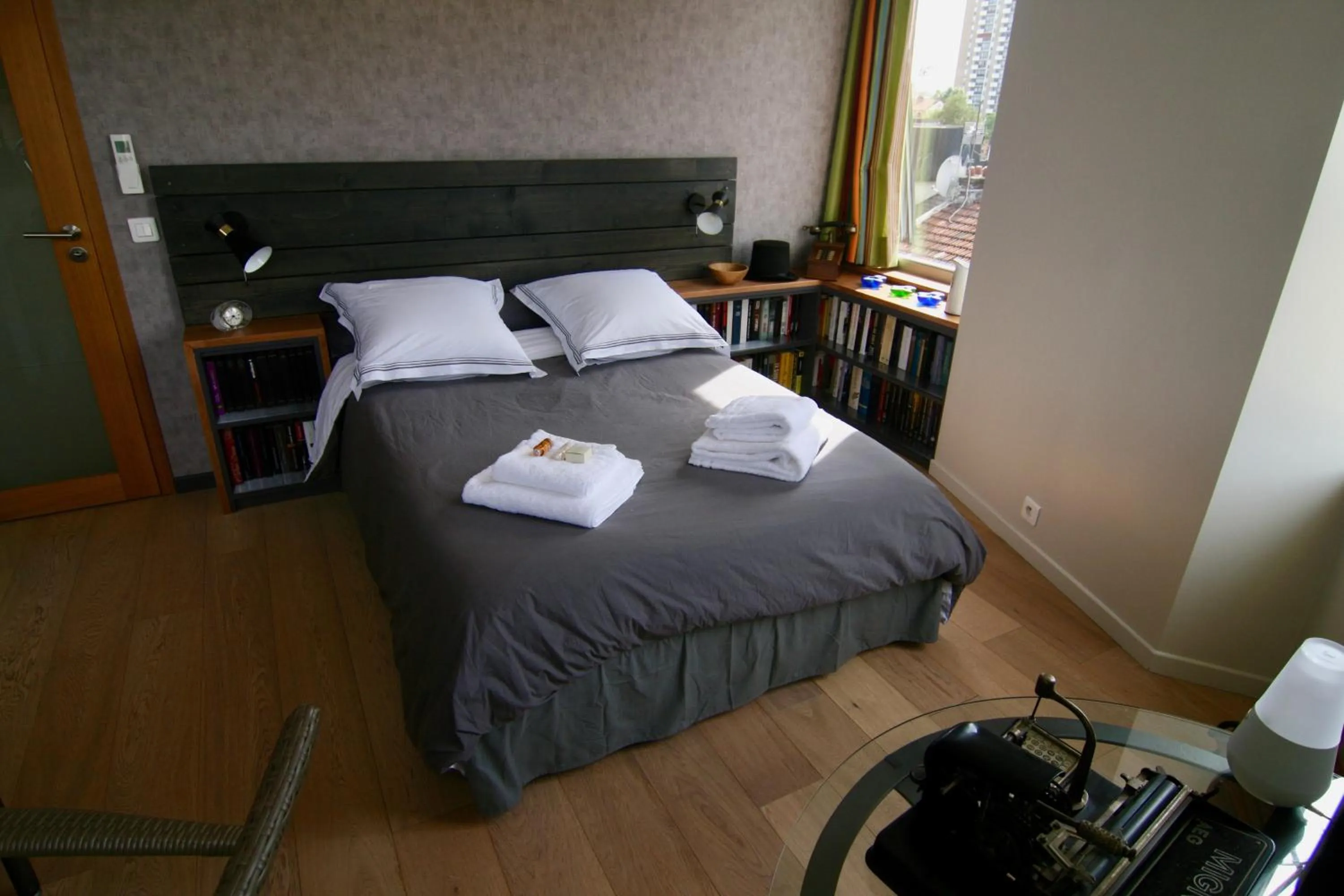 Photo of the whole room, Bed in bibou's room Paris