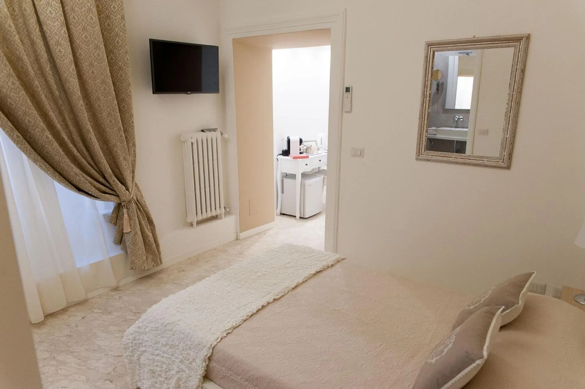 Bed in Lifestyle Veneto Suite