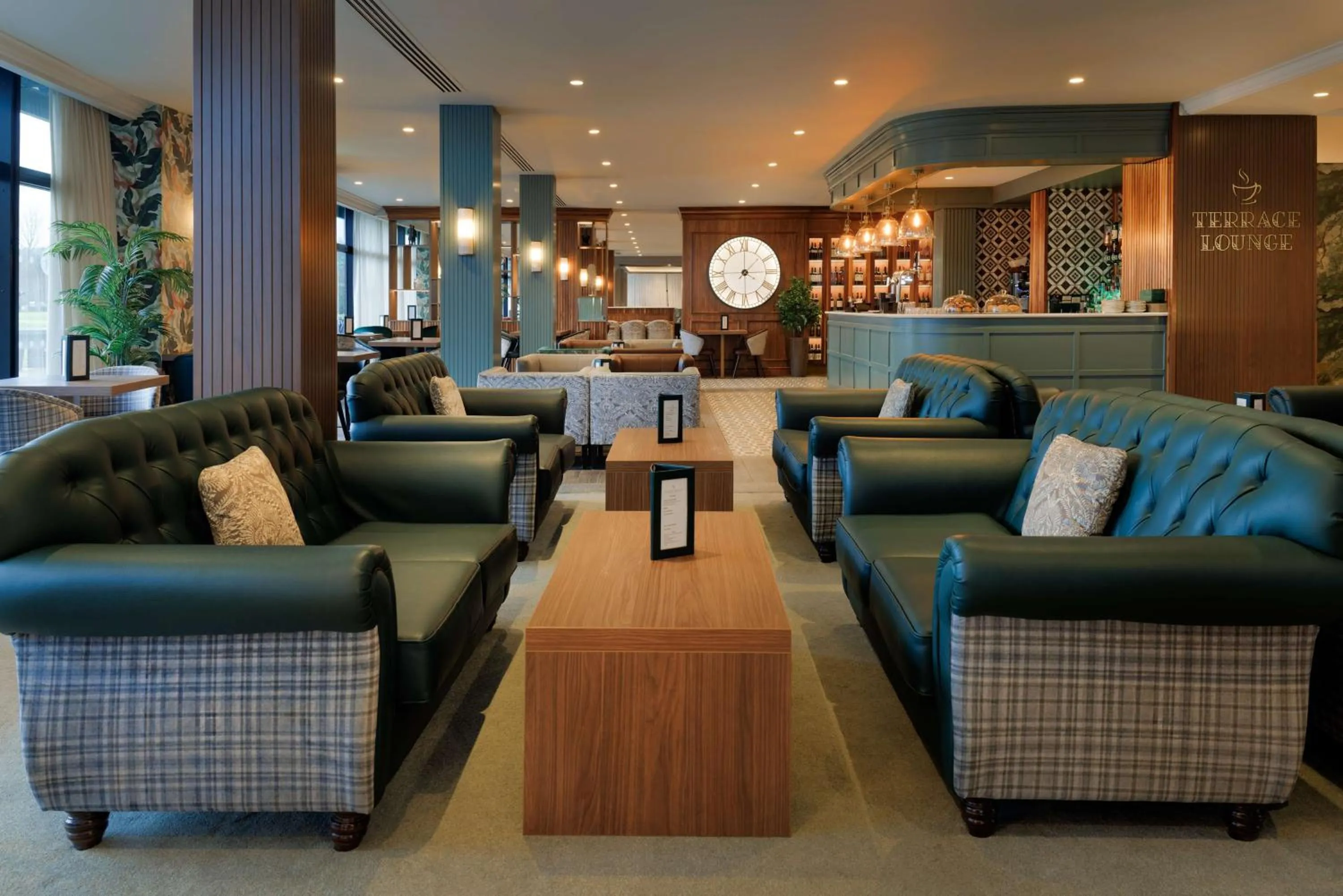 Lobby or reception in Doubletree by Hilton Belfast Templepatrick