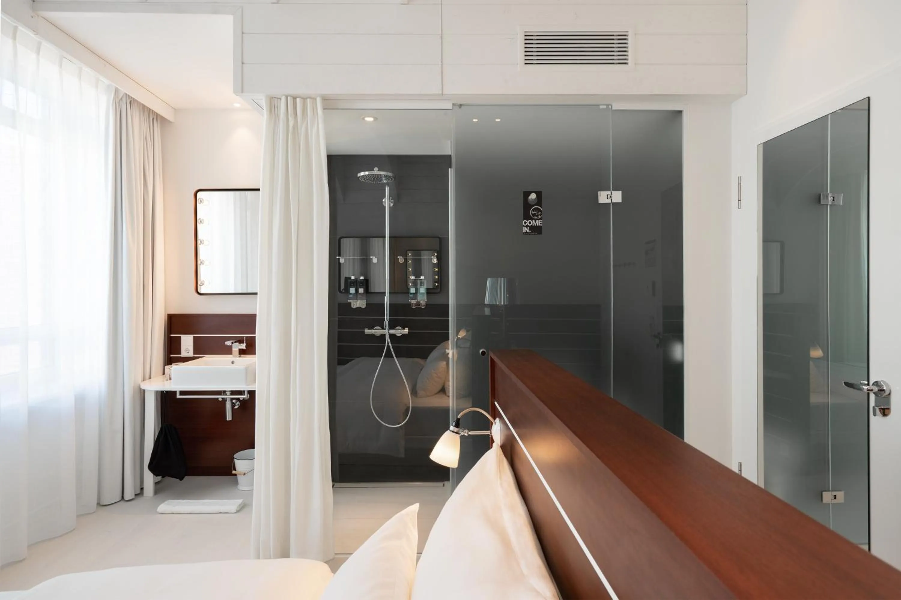 Photo of the whole room in Ruby Lotti Hotel Hamburg