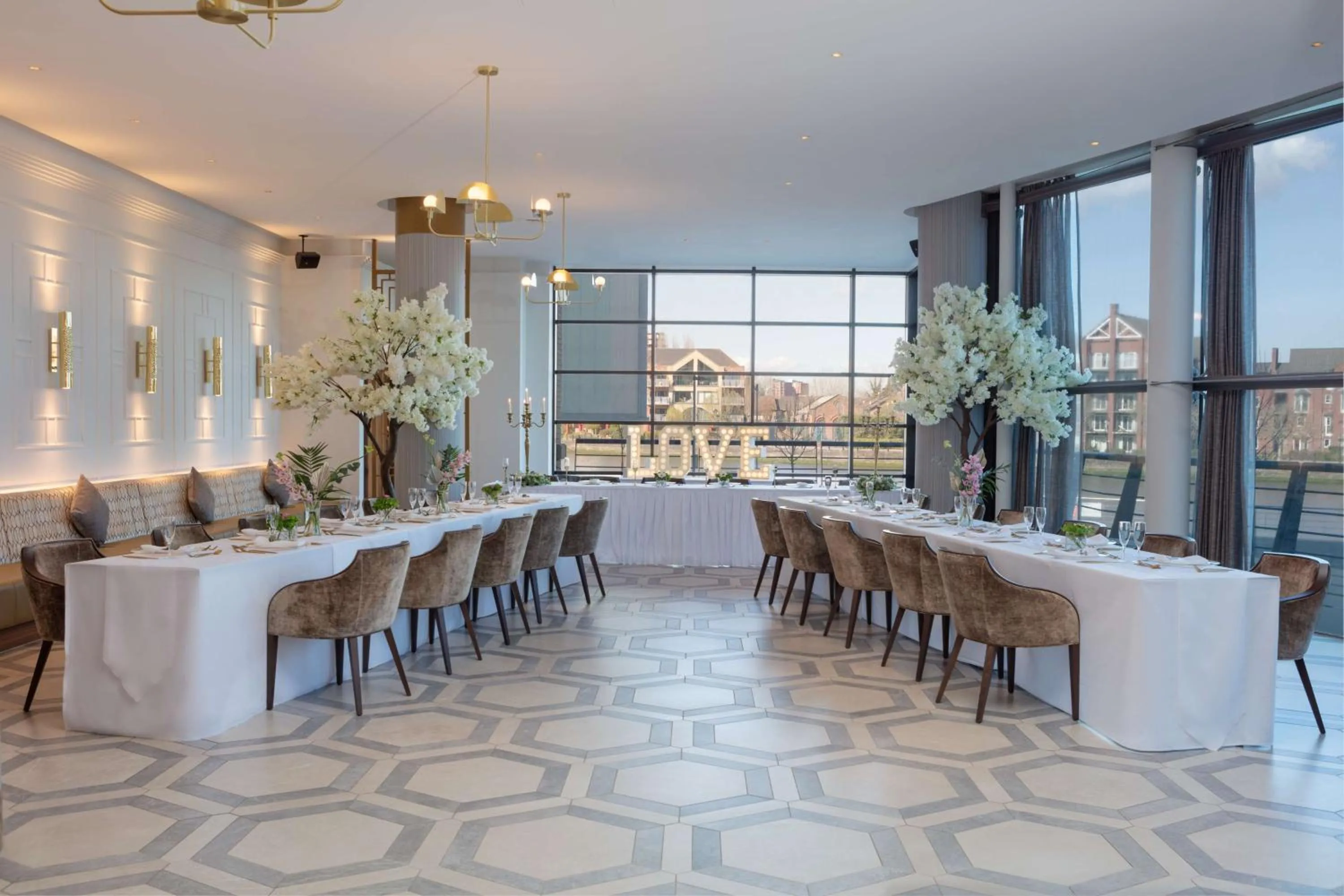 Restaurant/places to eat in Hilton Belfast