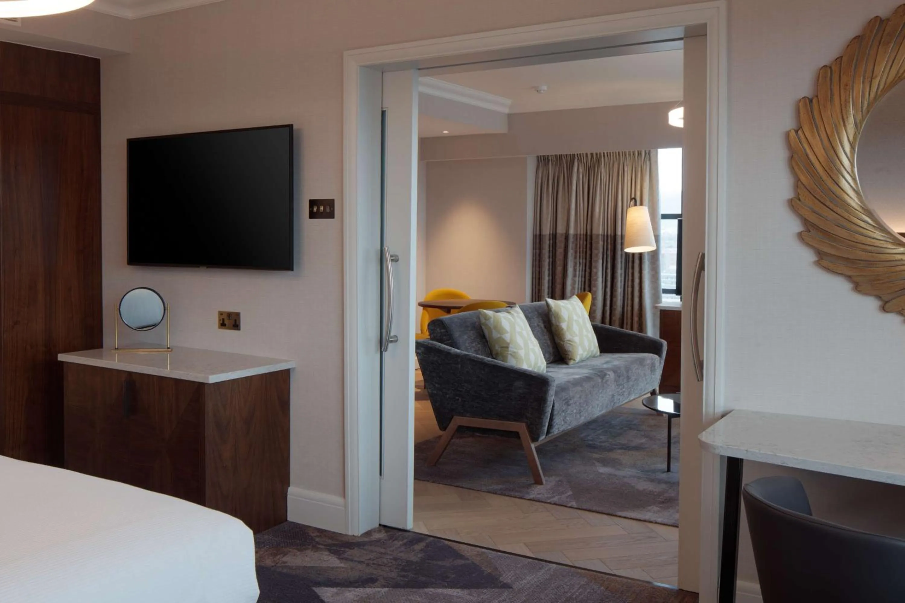 Living room, Bed in Hilton Belfast