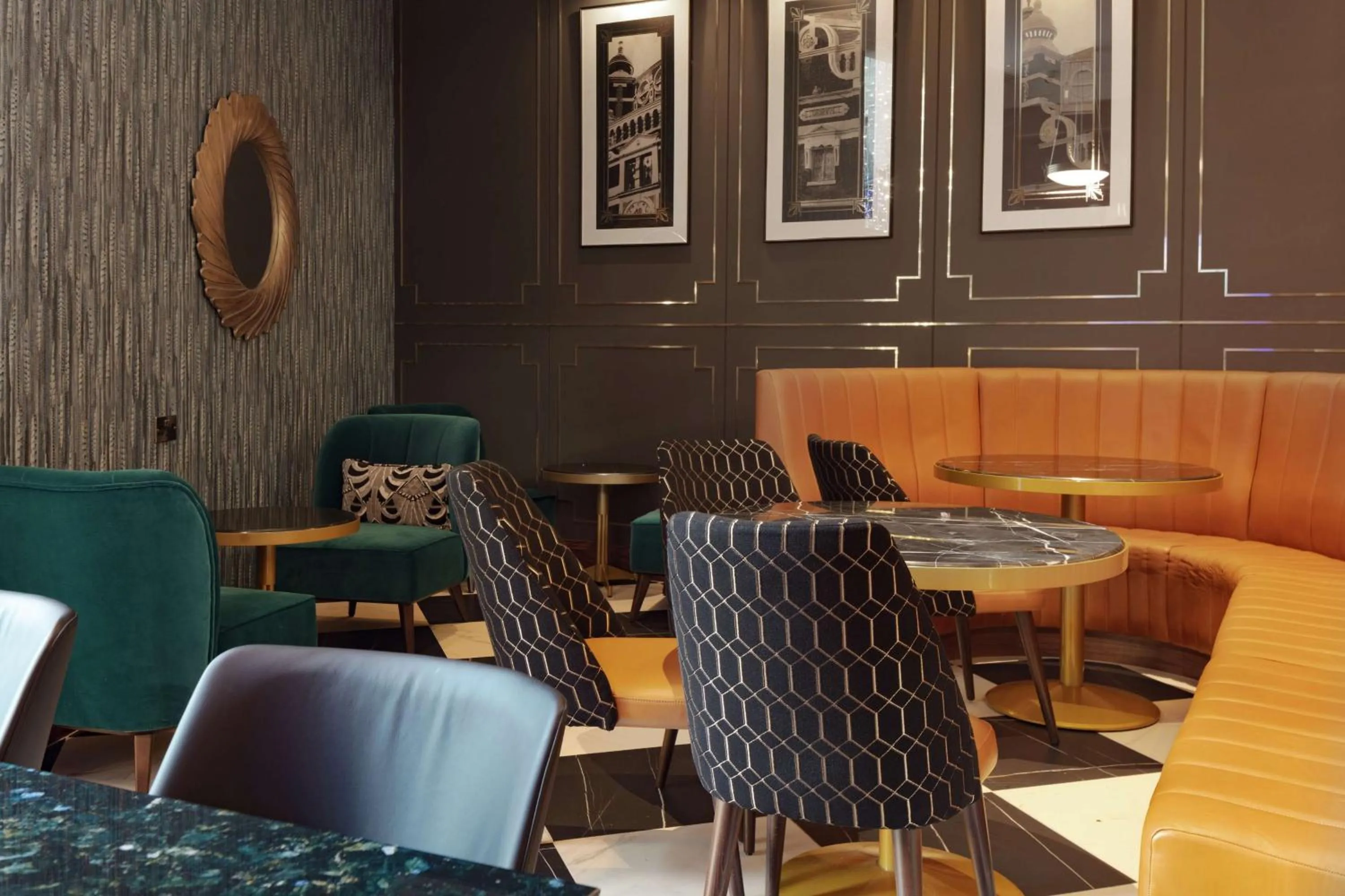 Lounge or bar in Hilton Belfast