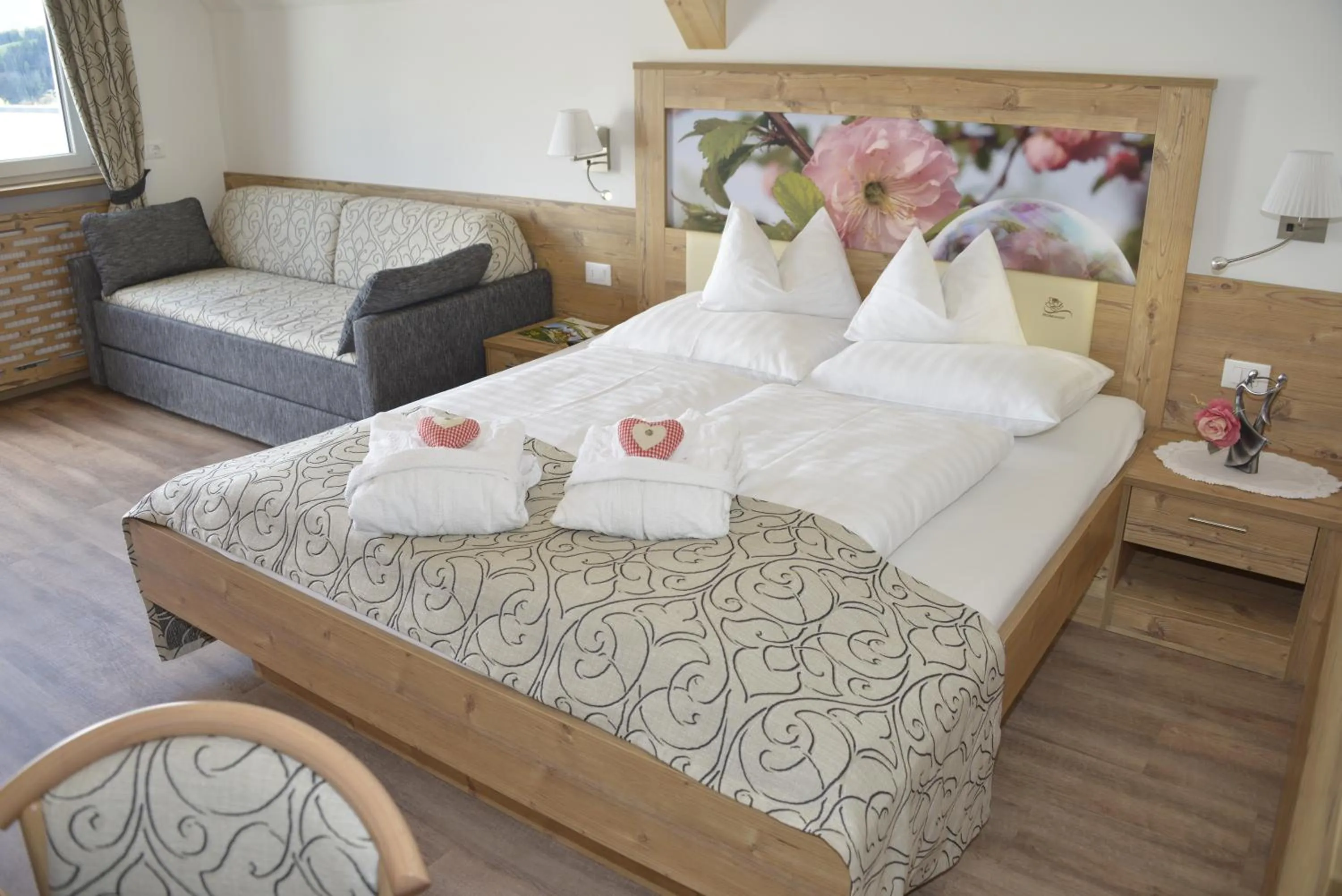 Photo of the whole room, Bed in Molaris Lodge