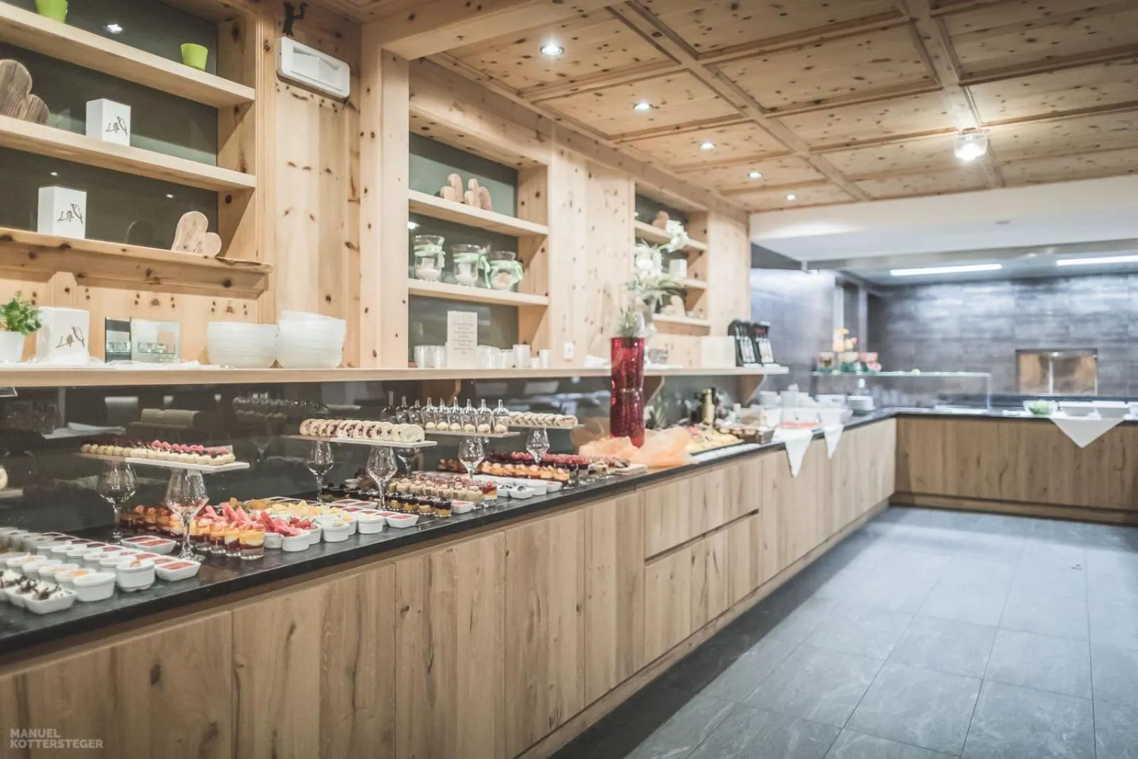 Restaurant/places to eat in Molaris Lodge