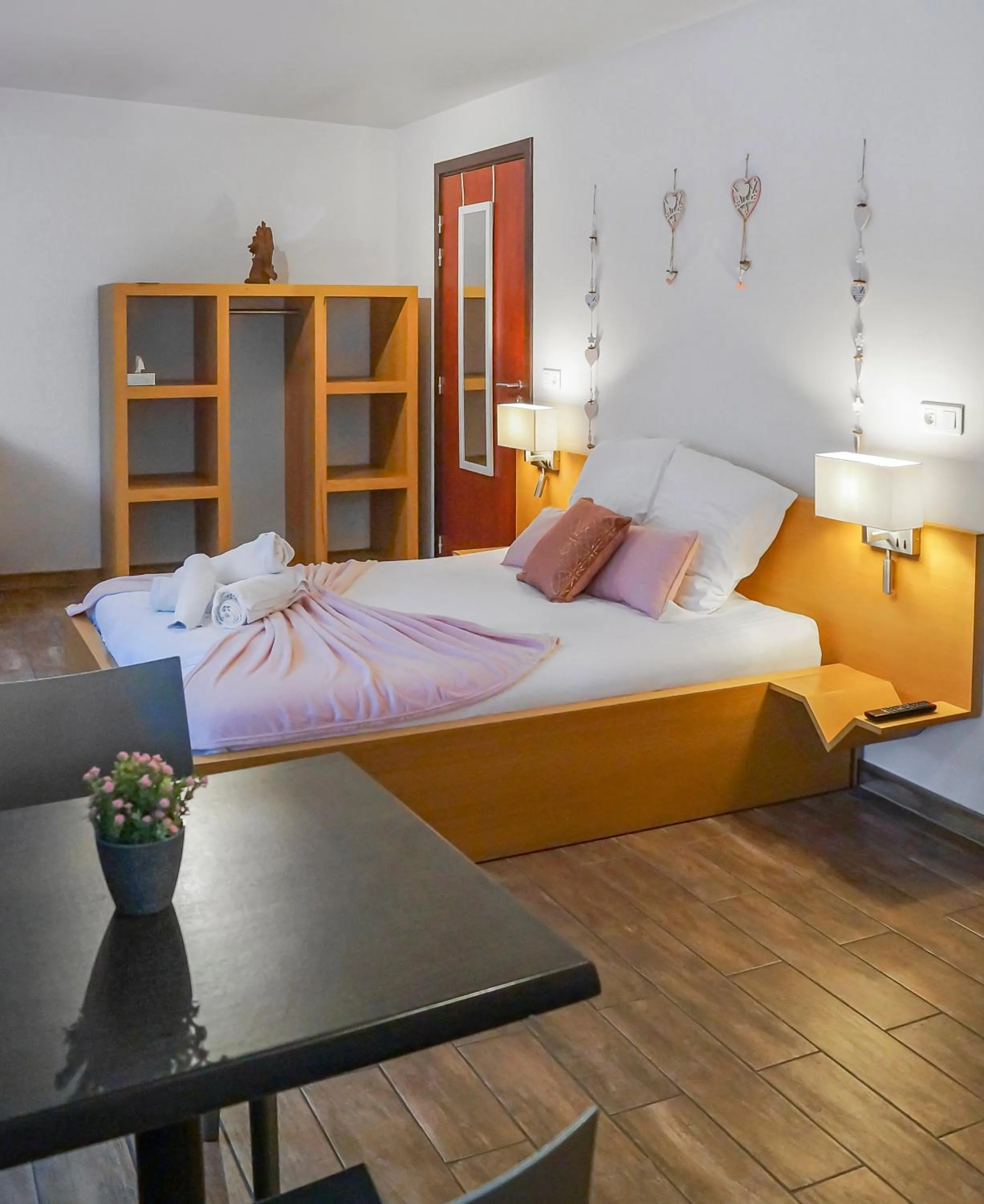 Photo of the whole room, Bed in ART Hôtel