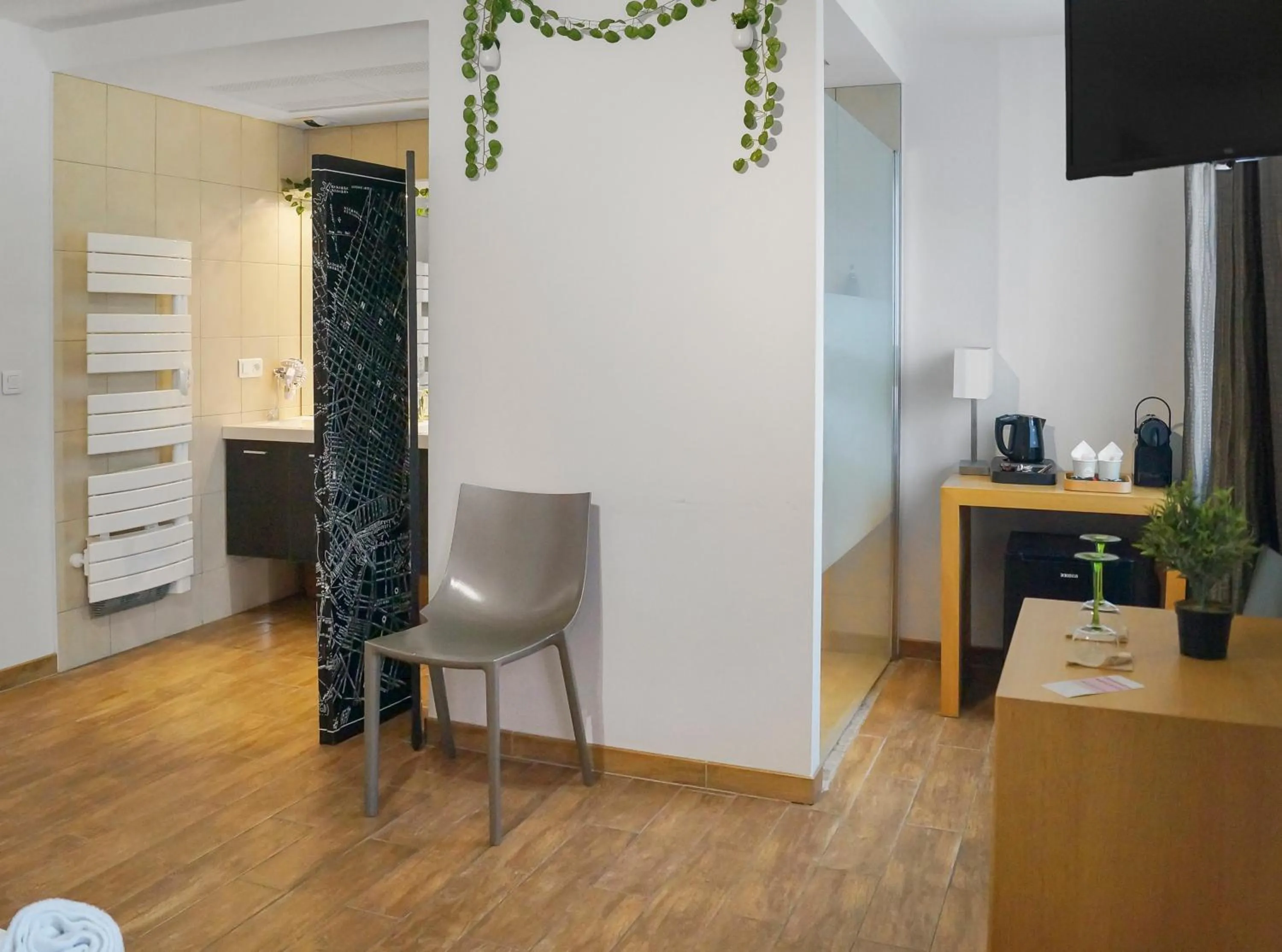 Coffee/tea facilities in ART Hôtel