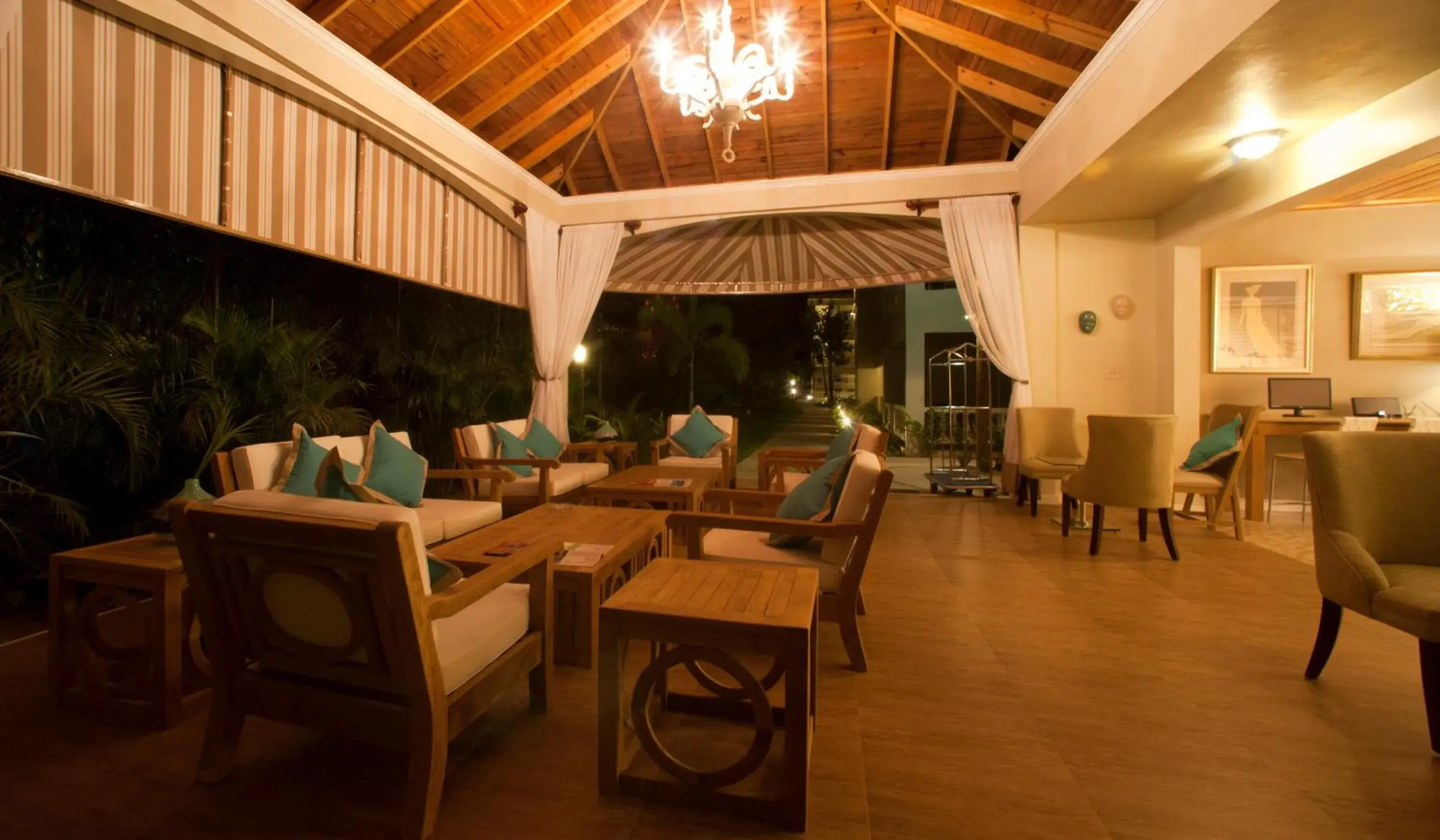 Lounge or bar in Sandy Haven Resort Lounge or bar in Sandy Haven Resort