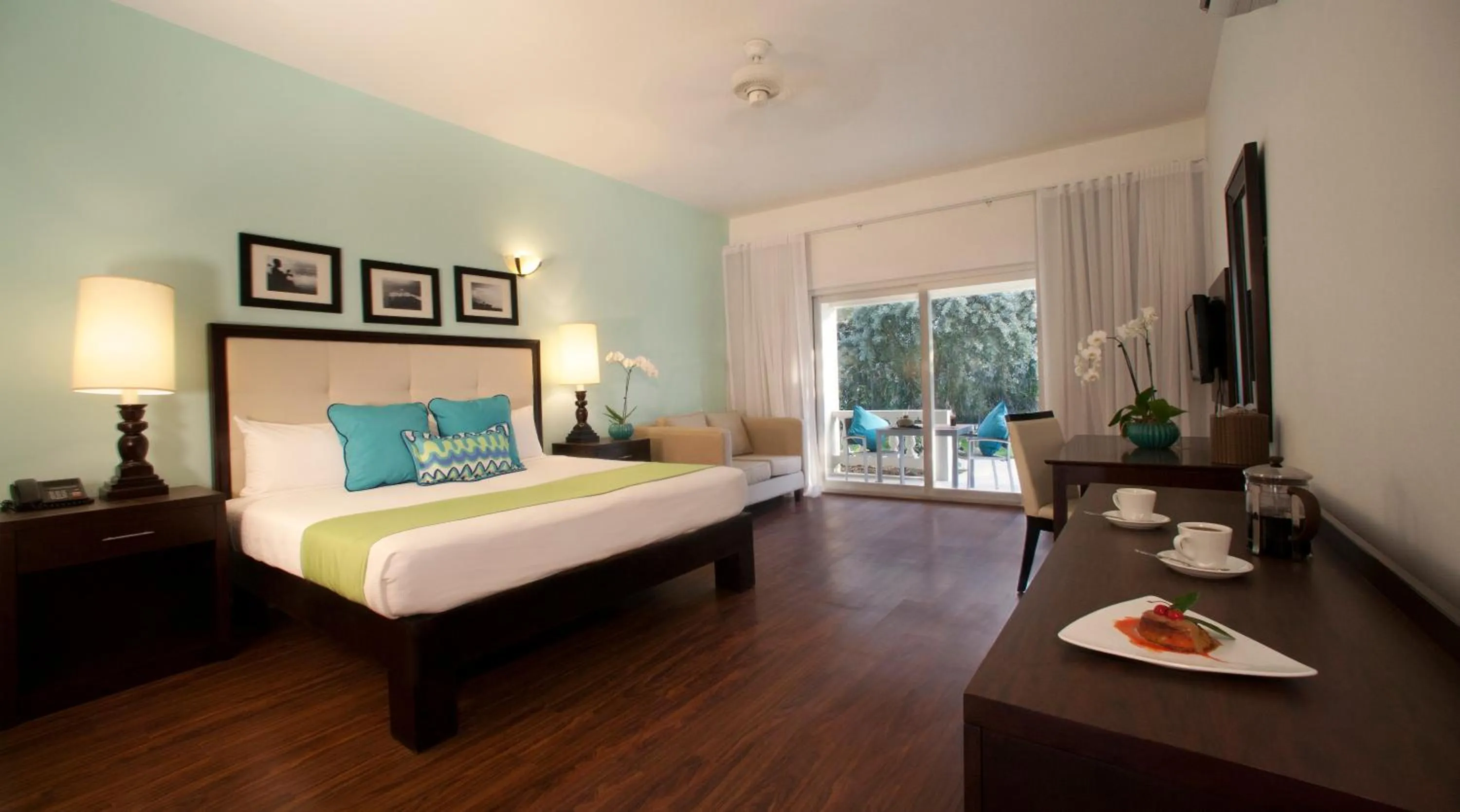 Bedroom, Bed in Sandy Haven Resort