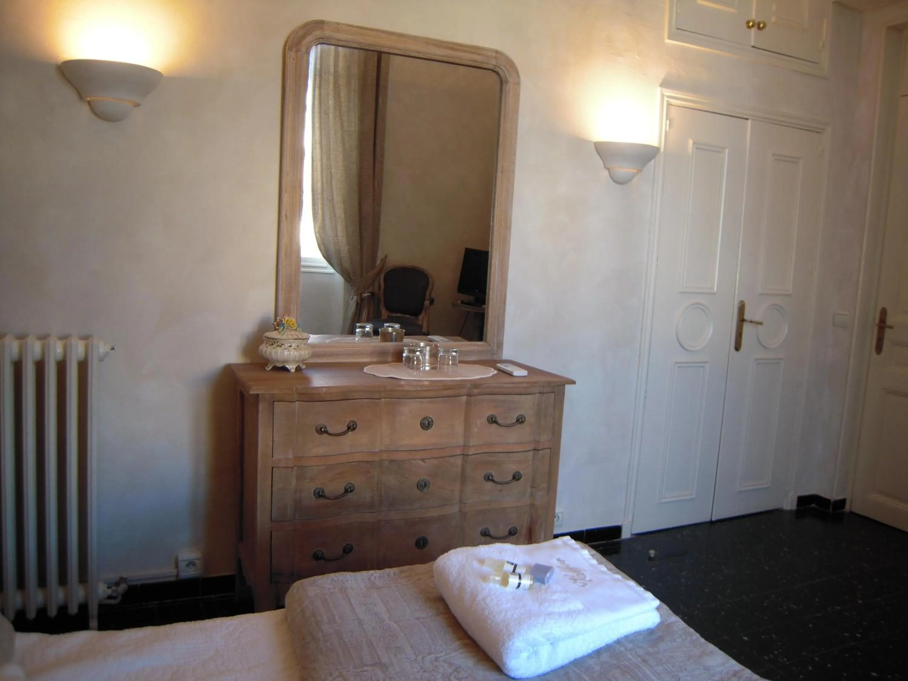 Bedroom, Bed in Villa Valflor chambres d'hôtes et appartements