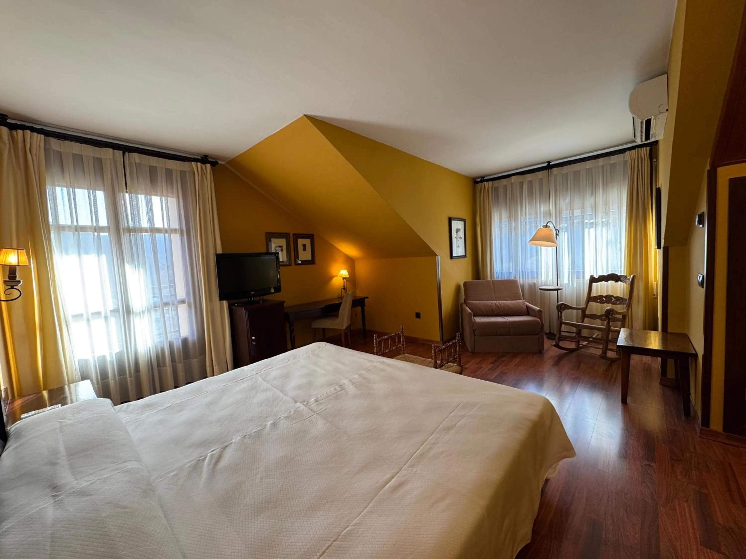 Photo of the whole room, Bed in Hotel Cotiella