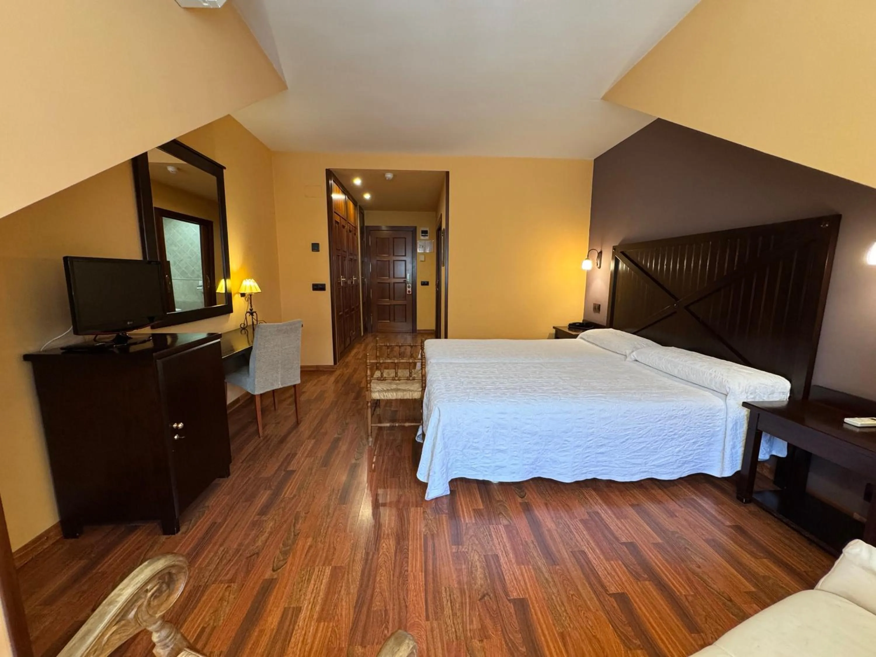 Photo of the whole room, Bed in Hotel Cotiella