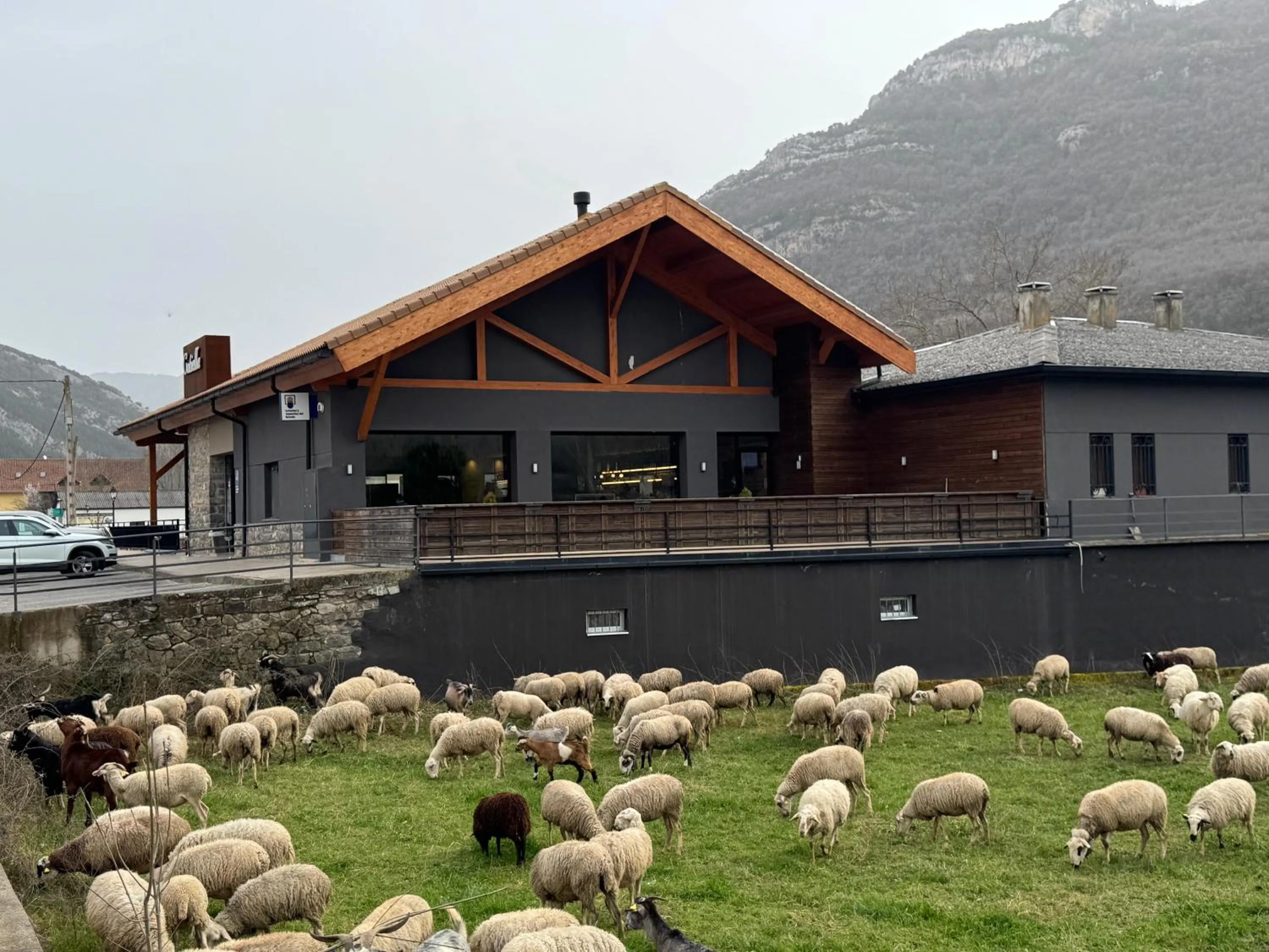 Restaurant/places to eat in Hotel Cotiella