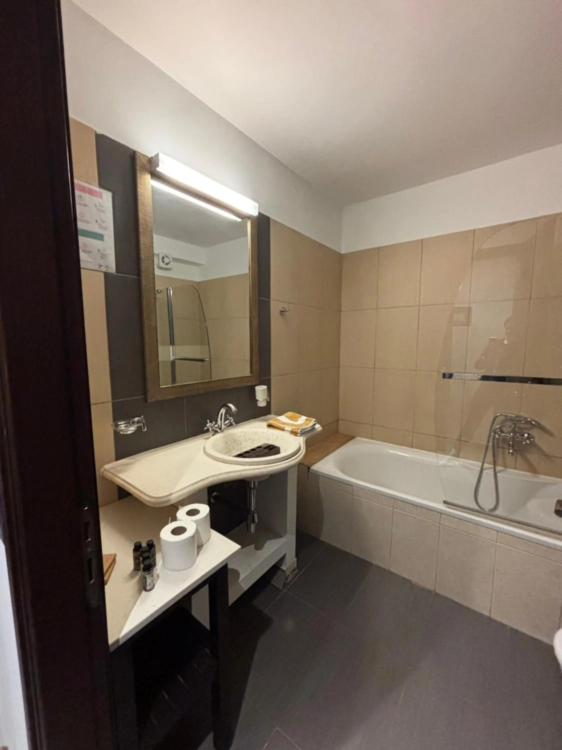 Bathroom in Vathyskia Guesthouse