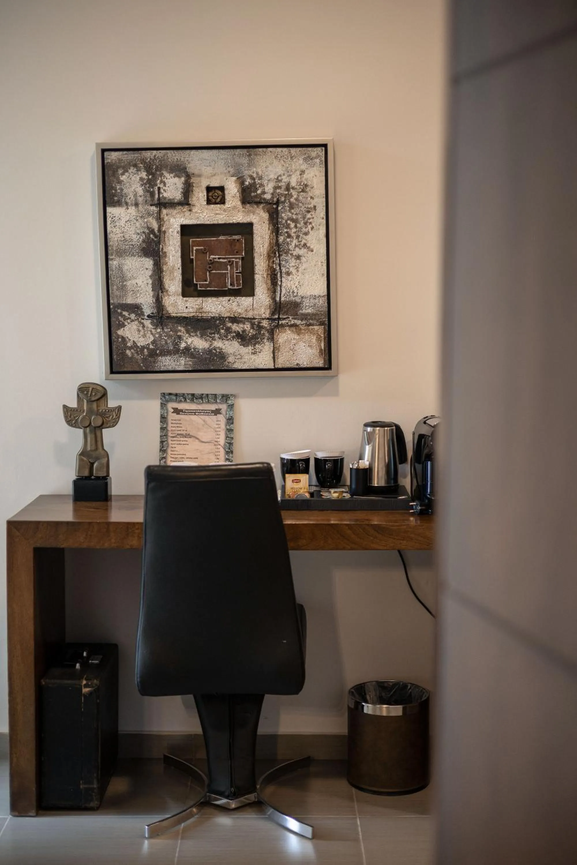 Coffee/tea facilities in Vathyskia Guesthouse