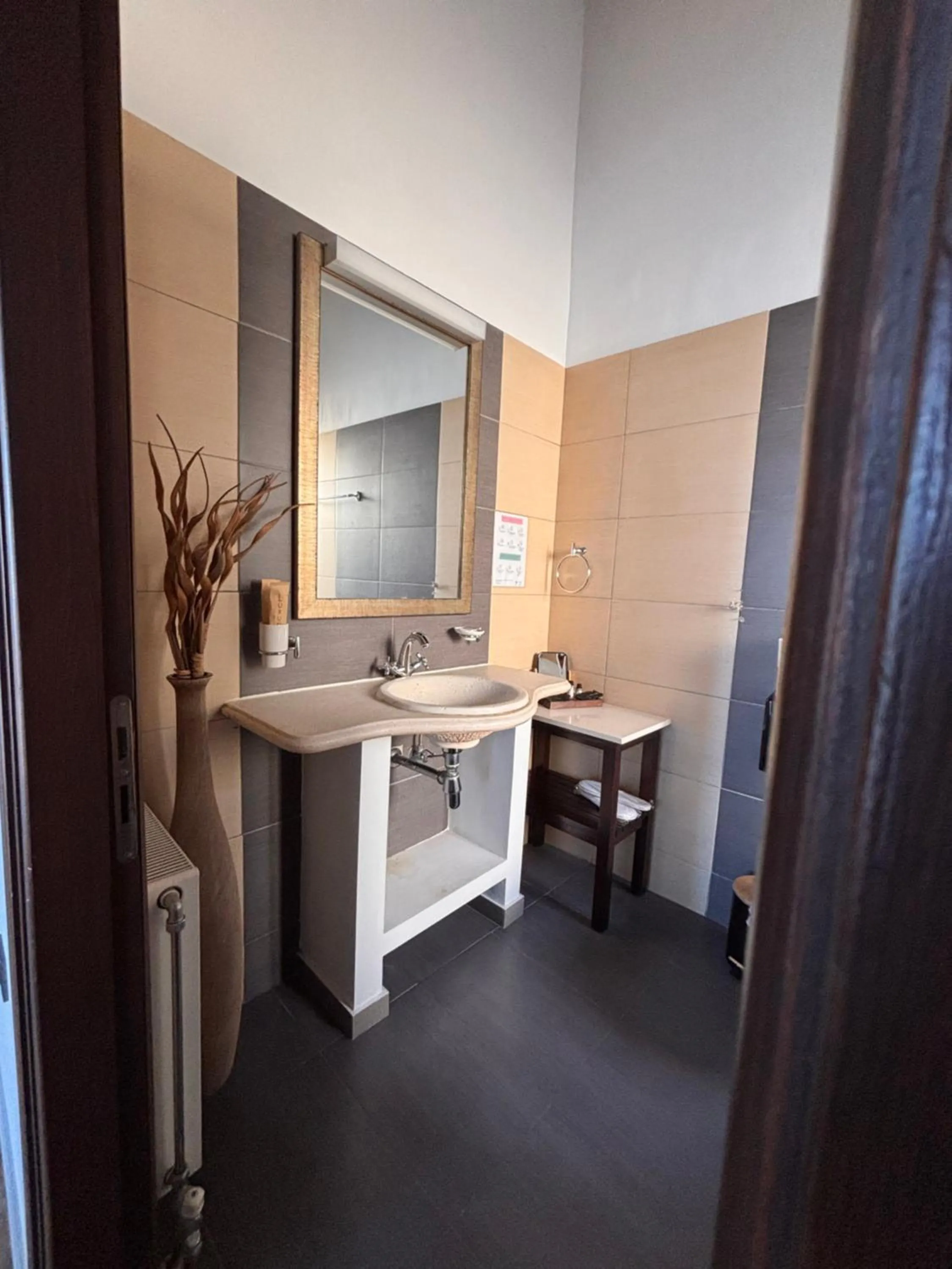 Bathroom in Vathyskia Guesthouse