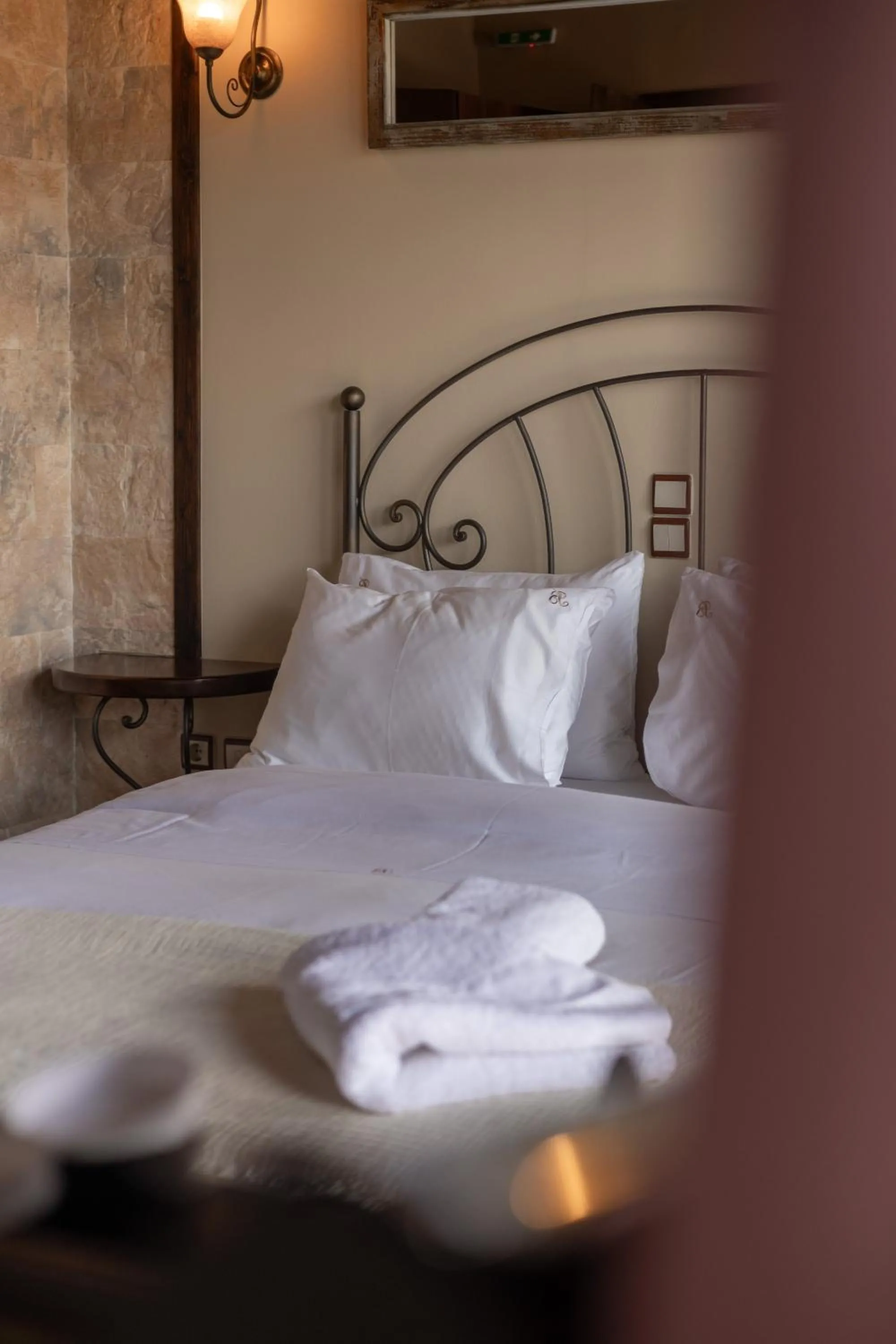 Bed in Vathyskia Guesthouse