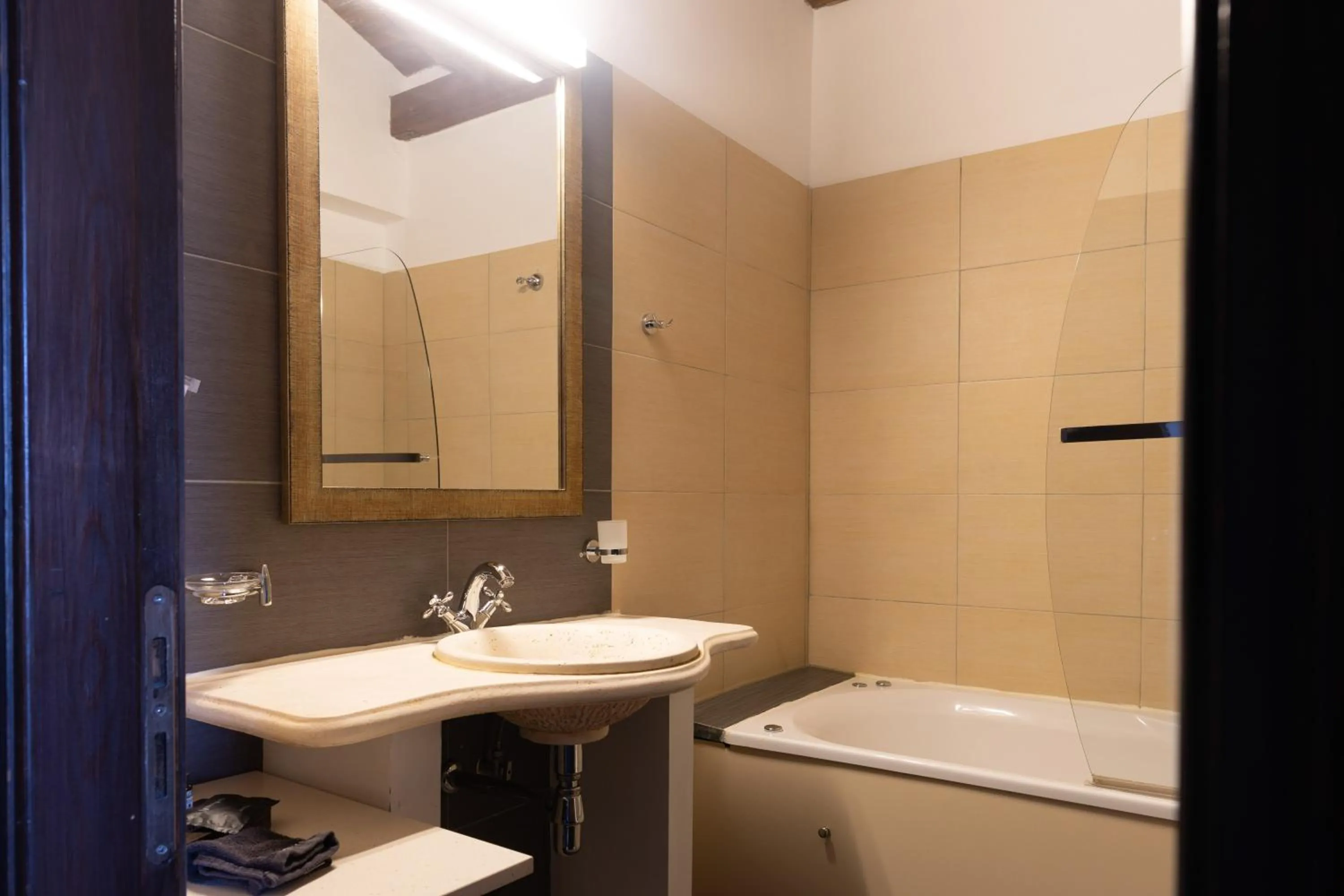 Bathroom in Vathyskia Guesthouse