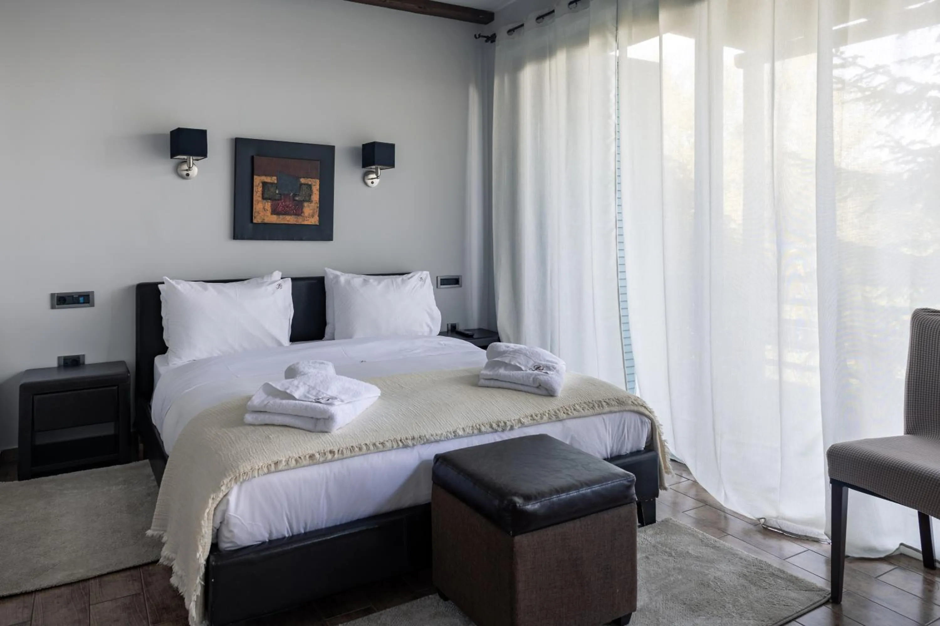 Photo of the whole room, Bed in Vathyskia Guesthouse