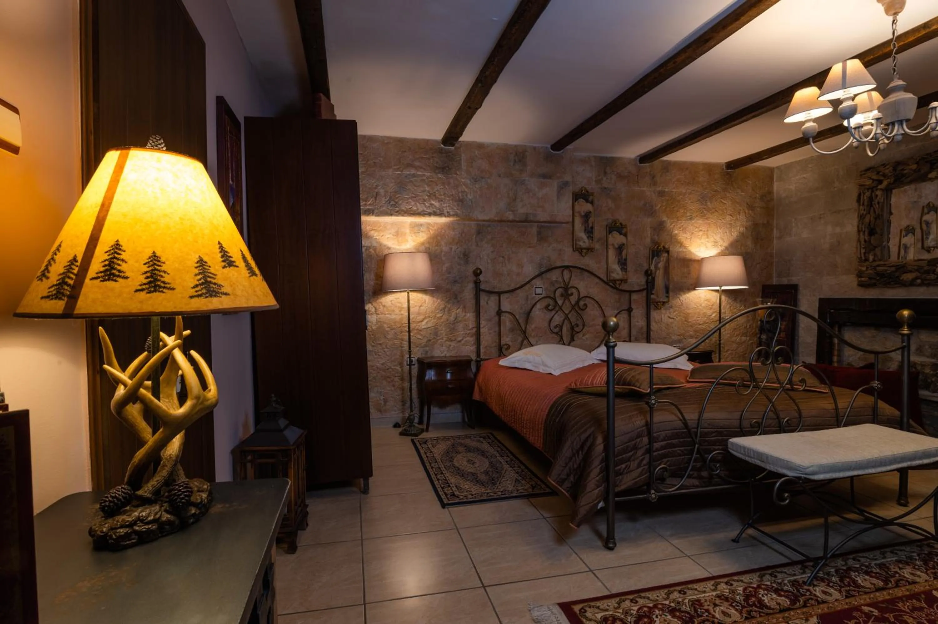 Bed in Vathyskia Guesthouse