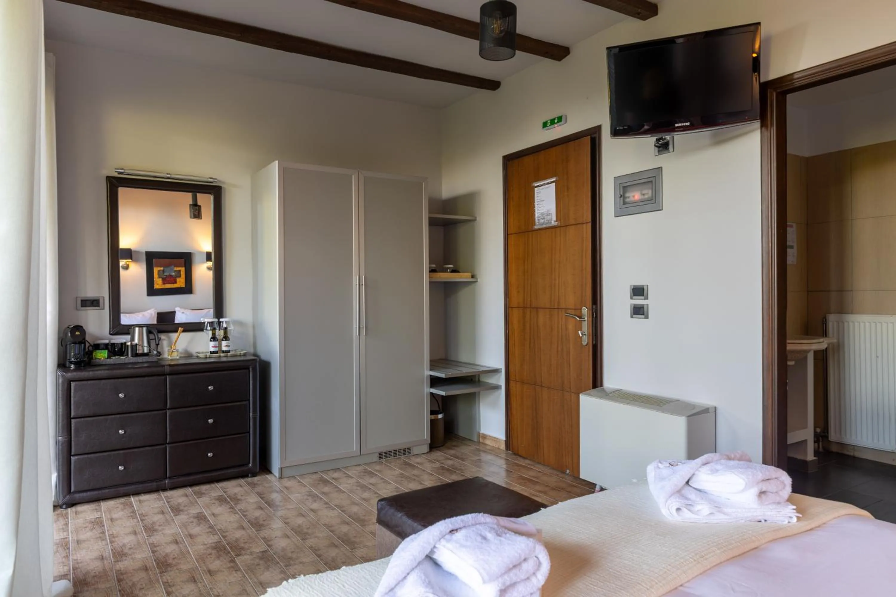 Photo of the whole room, Bed in Vathyskia Guesthouse