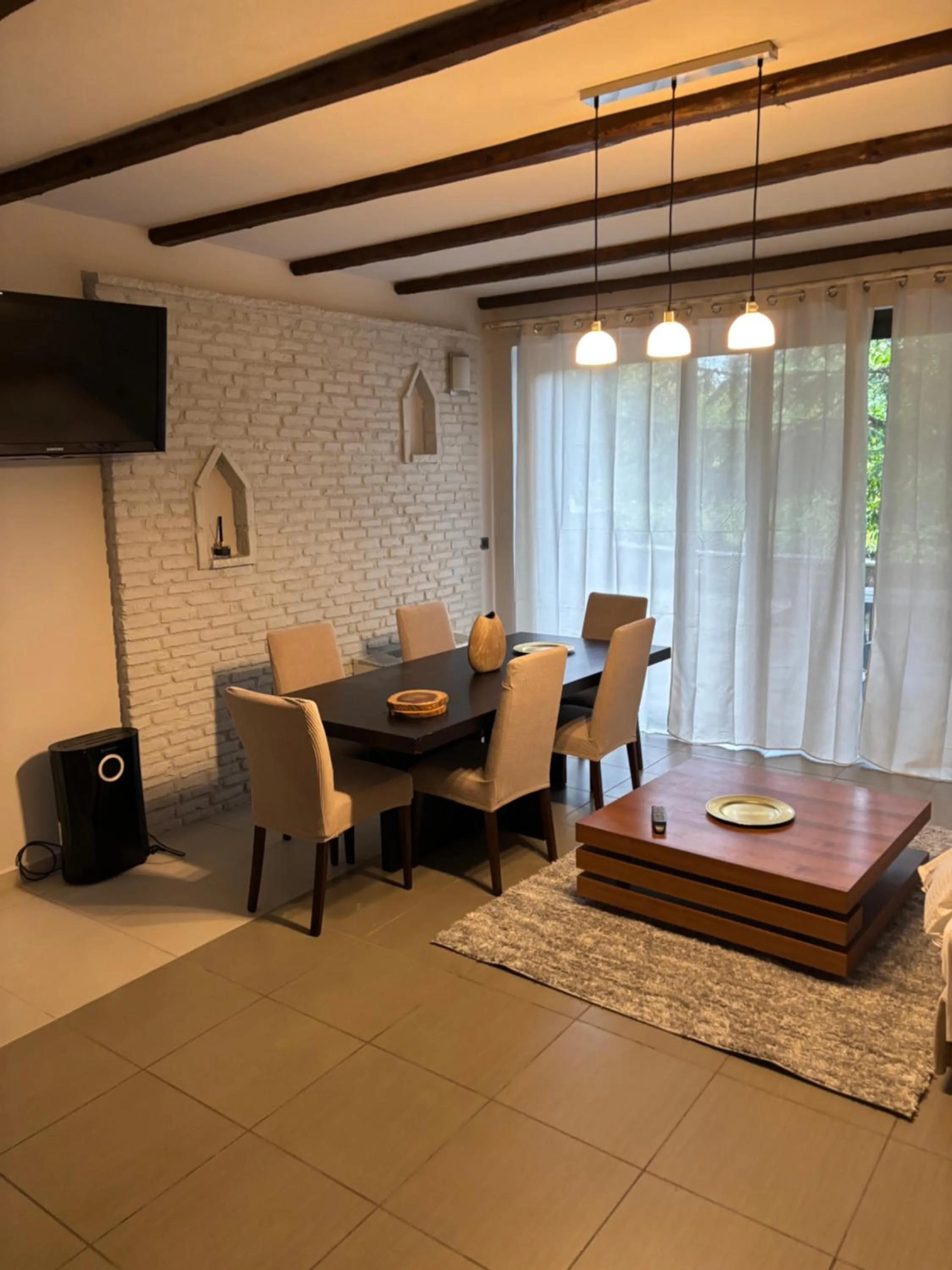 TV and multimedia in Vathyskia Guesthouse