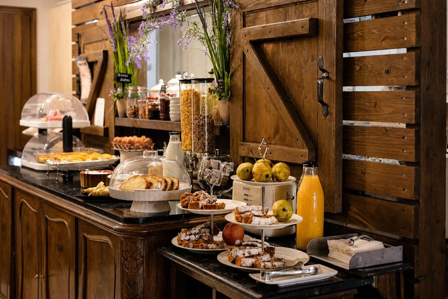 Food and drinks in Vathyskia Guesthouse