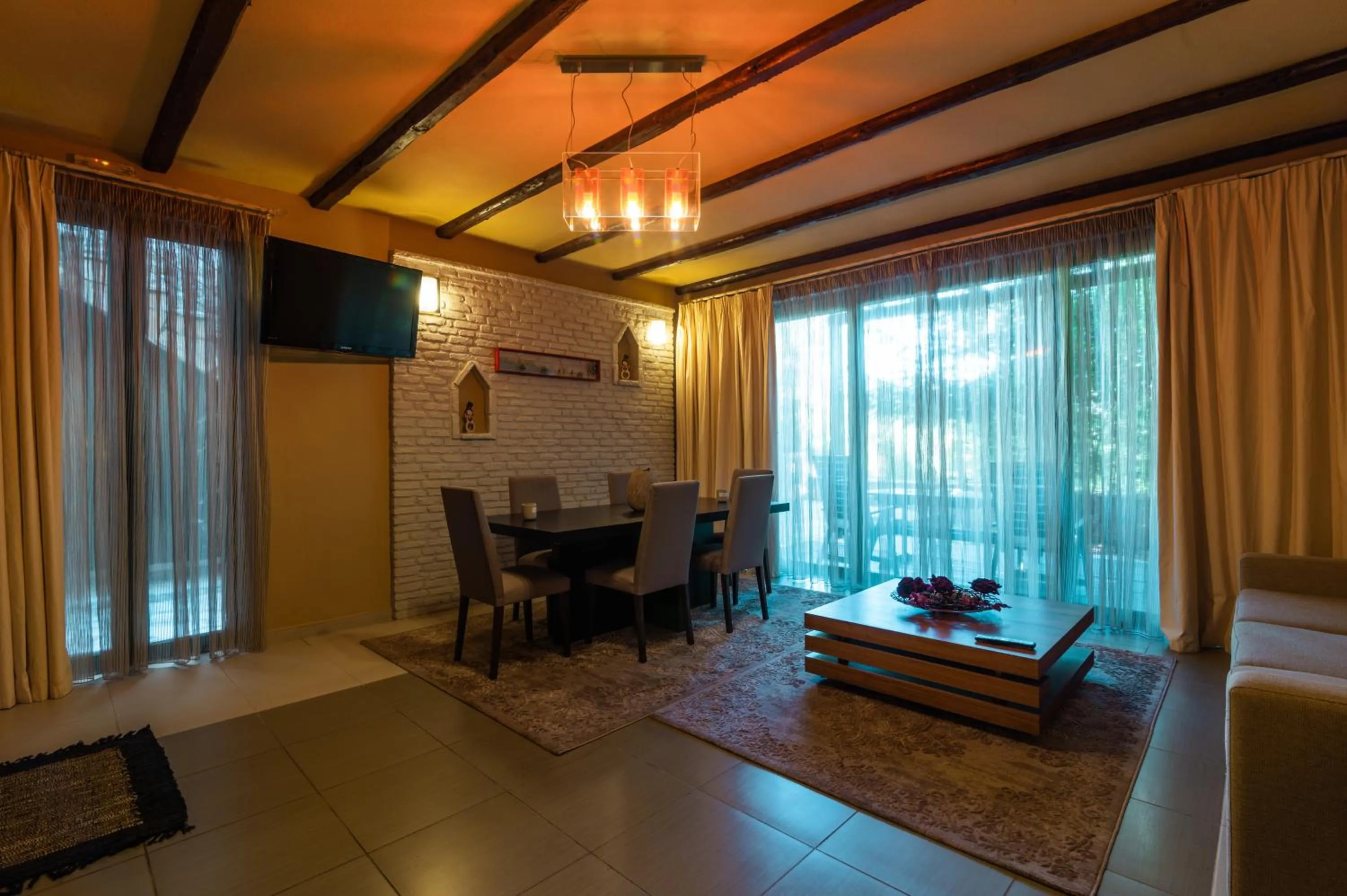 TV and multimedia in Vathyskia Guesthouse