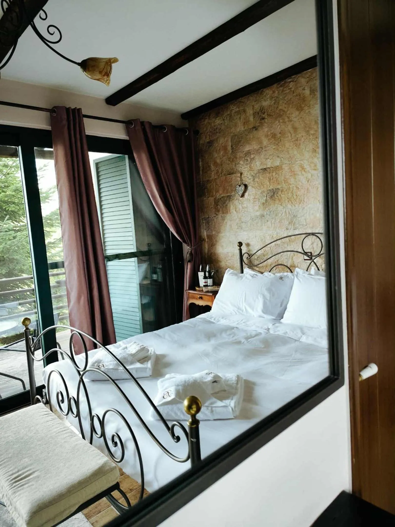 Bed in Vathyskia Guesthouse