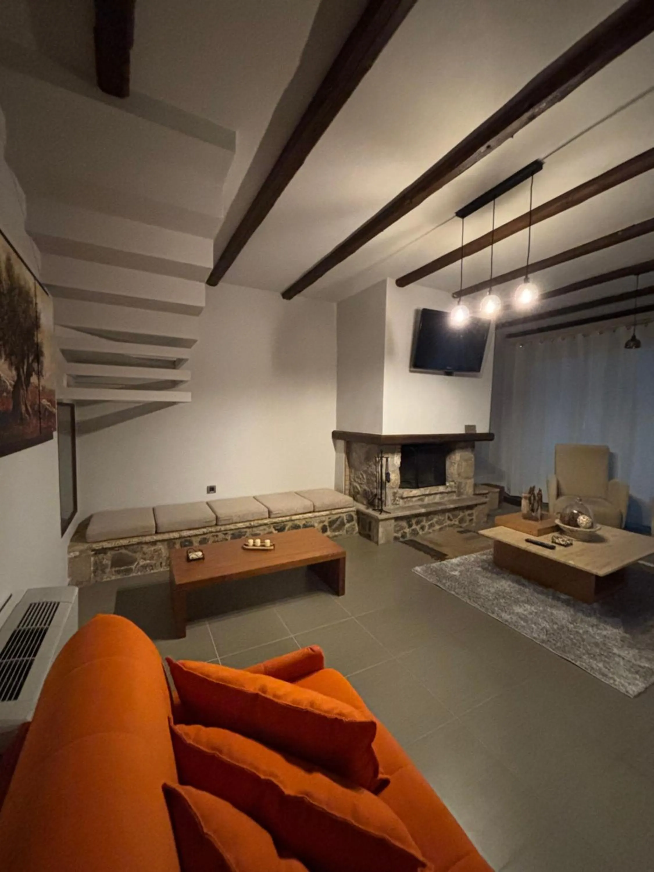 TV and multimedia in Vathyskia Guesthouse