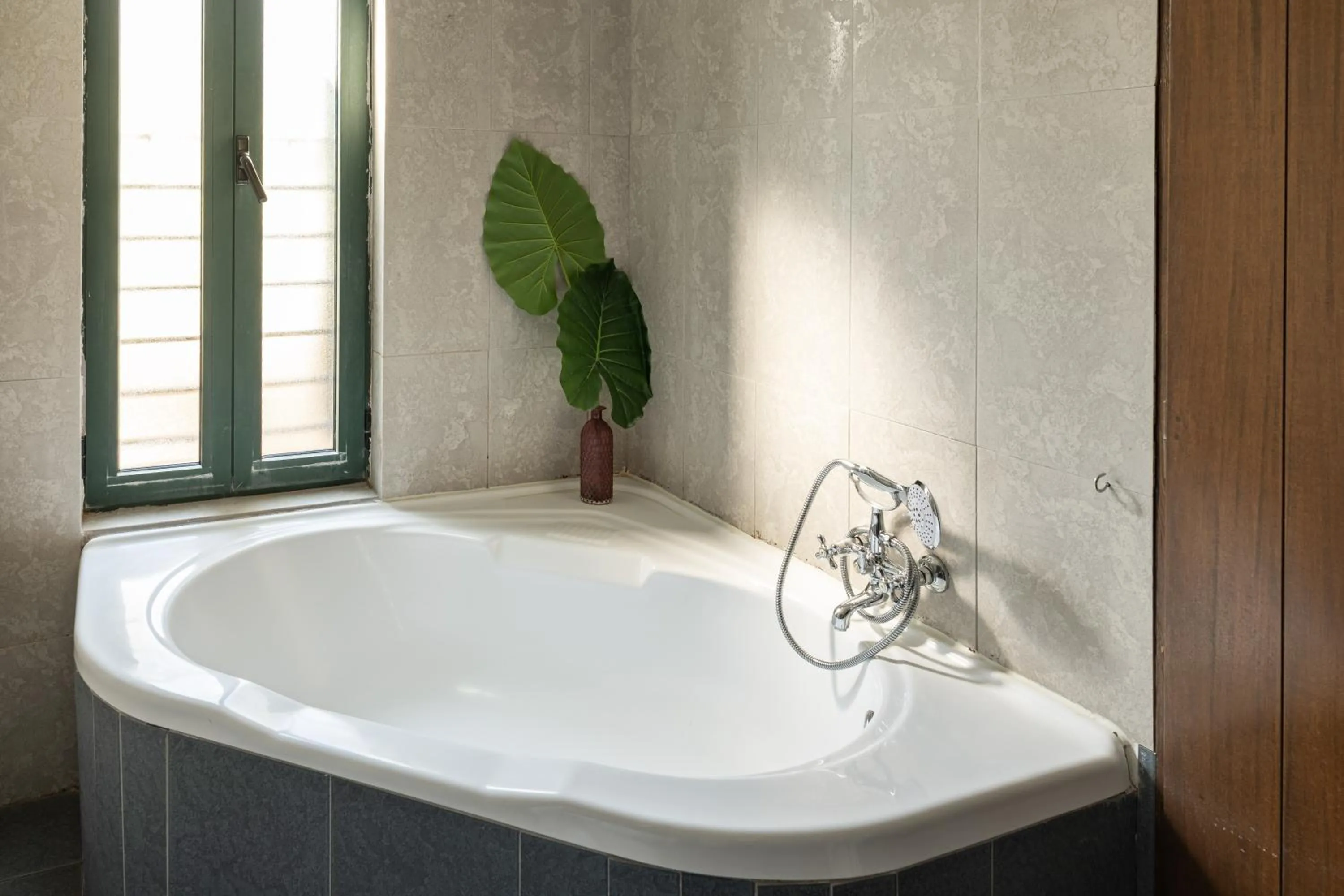 Bathroom in Vathyskia Guesthouse