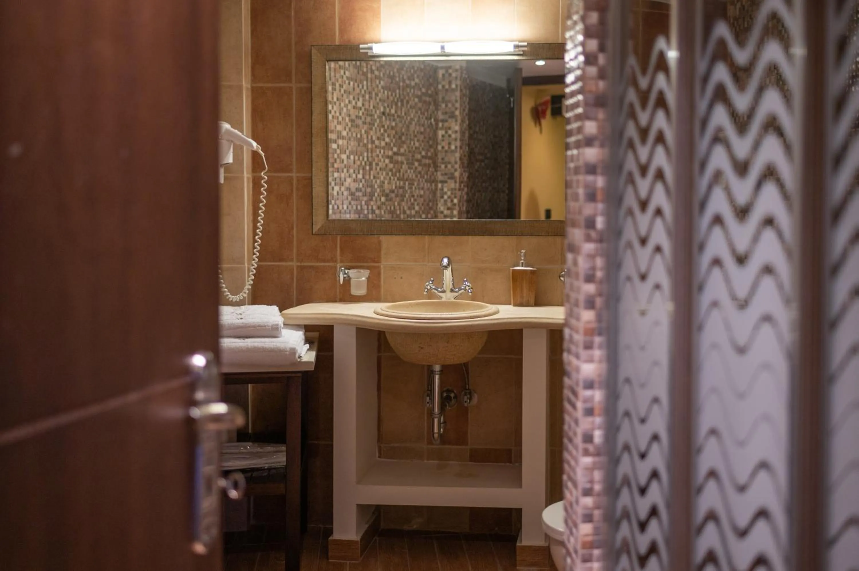 Bathroom in Vathyskia Guesthouse