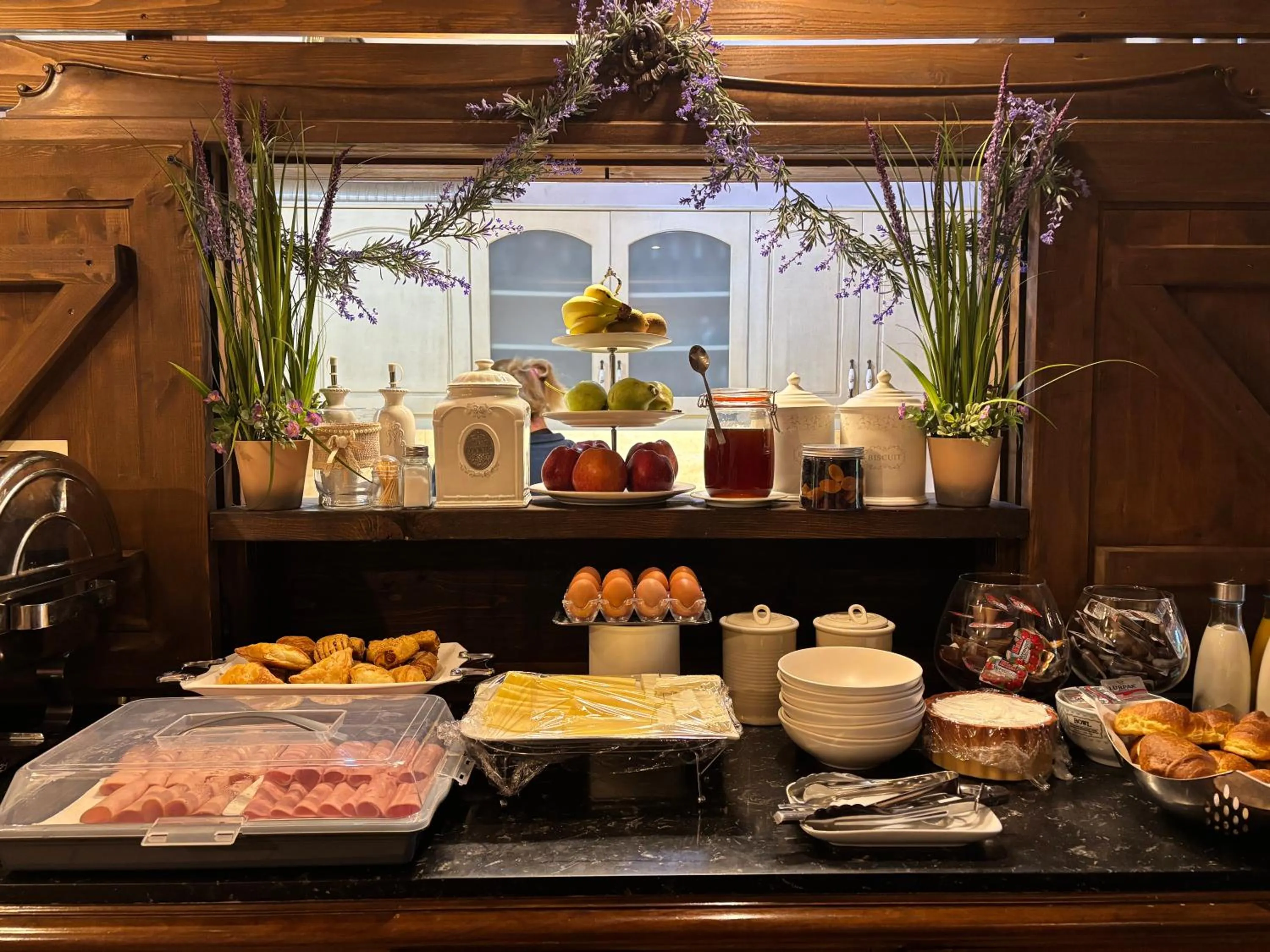 Breakfast in Vathyskia Guesthouse