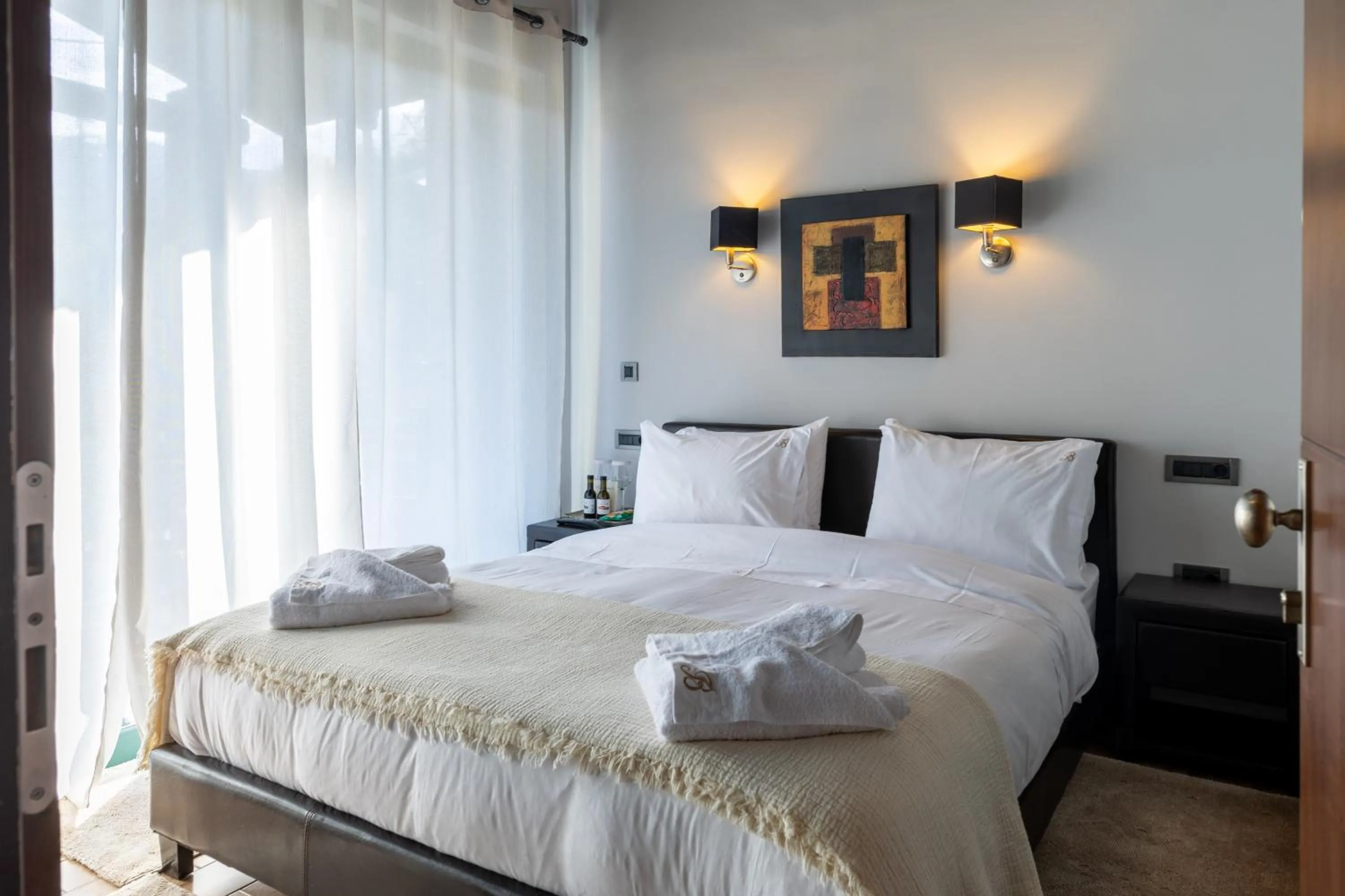 Bed in Vathyskia Guesthouse