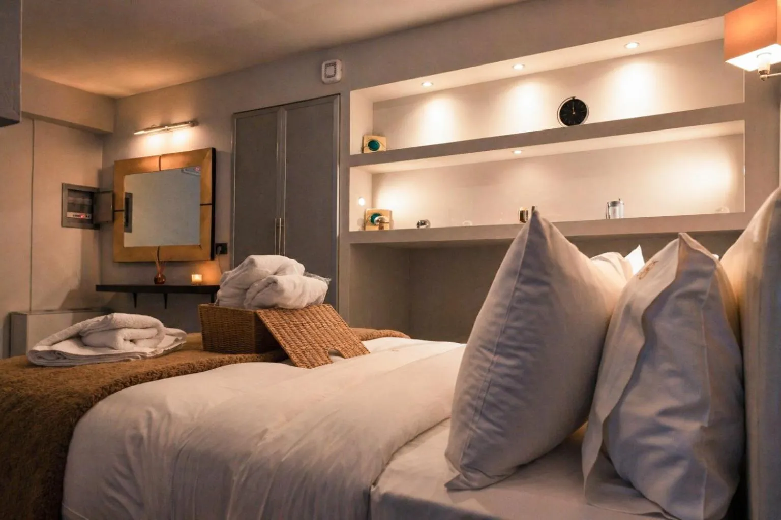 Bed in Vathyskia Guesthouse