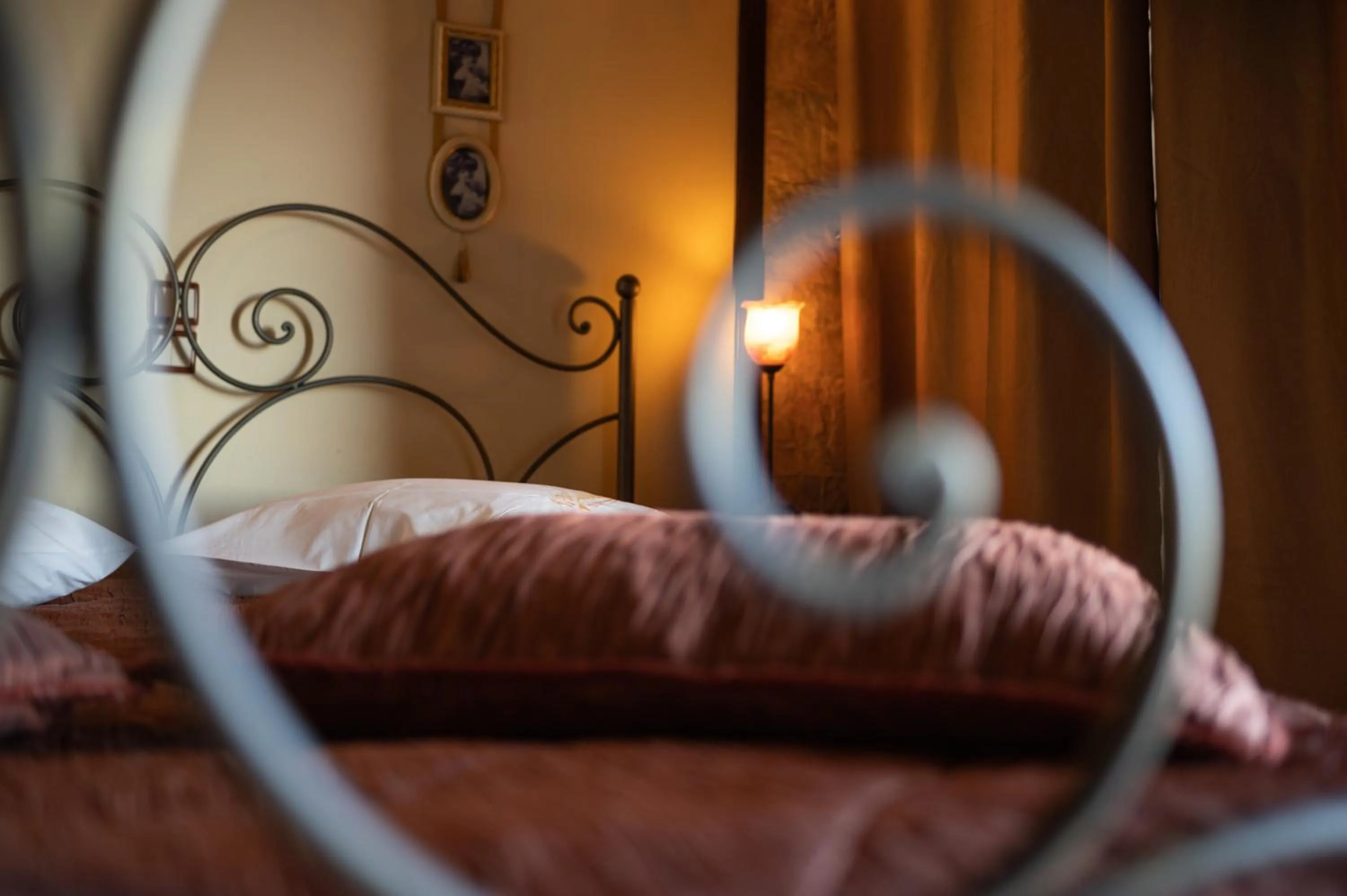 Bed in Vathyskia Guesthouse