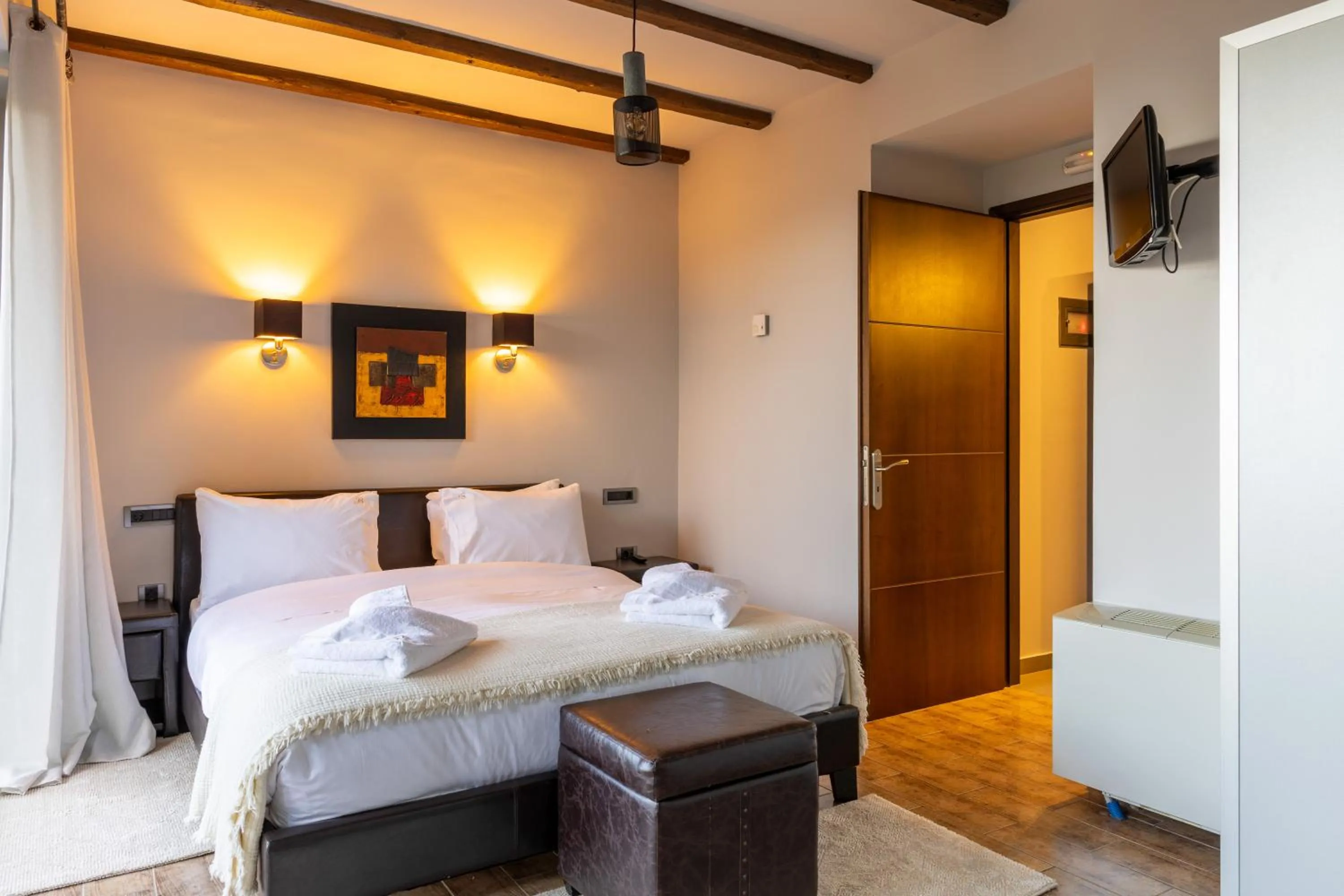Bed in Vathyskia Guesthouse