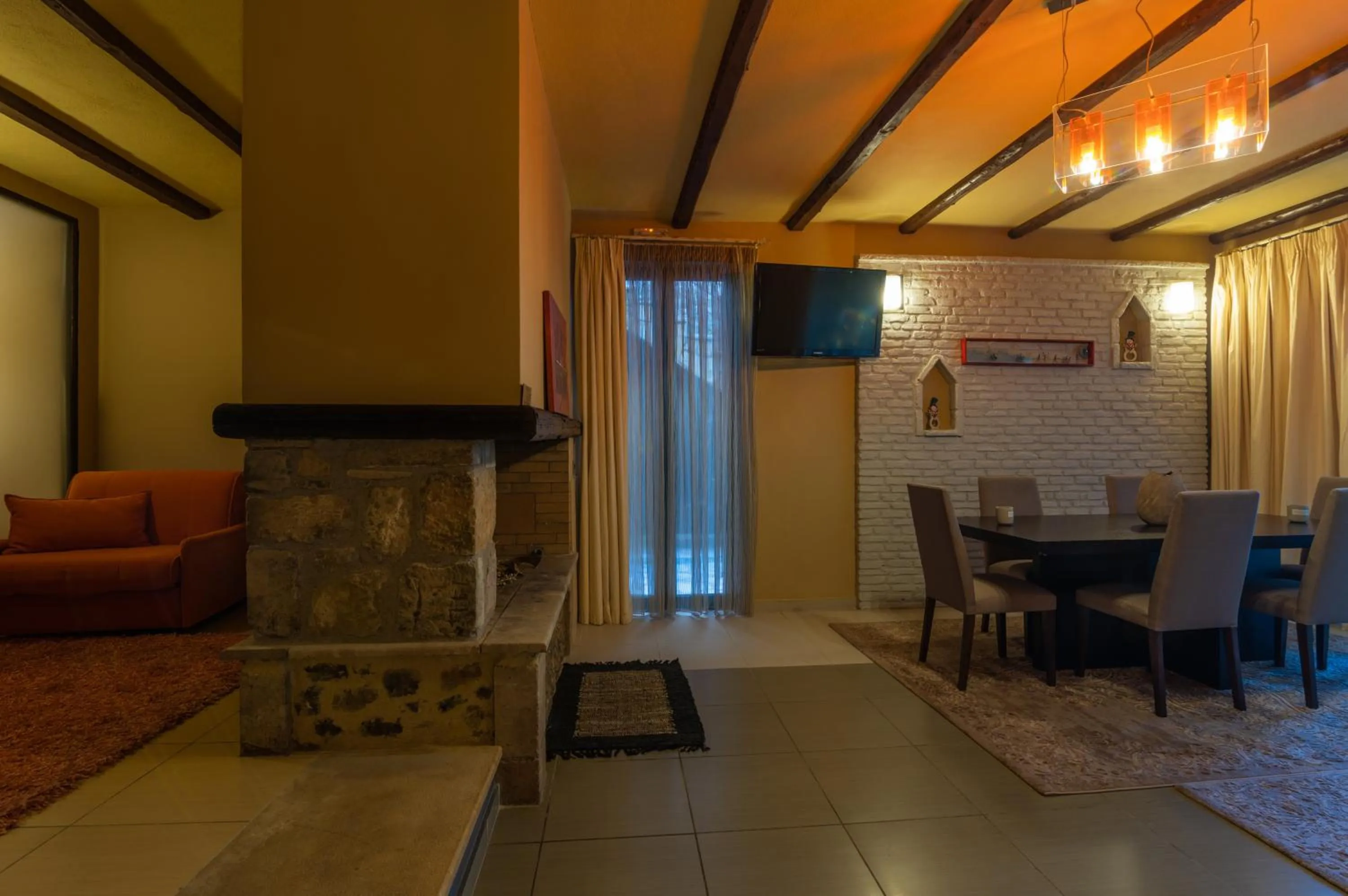 TV and multimedia in Vathyskia Guesthouse