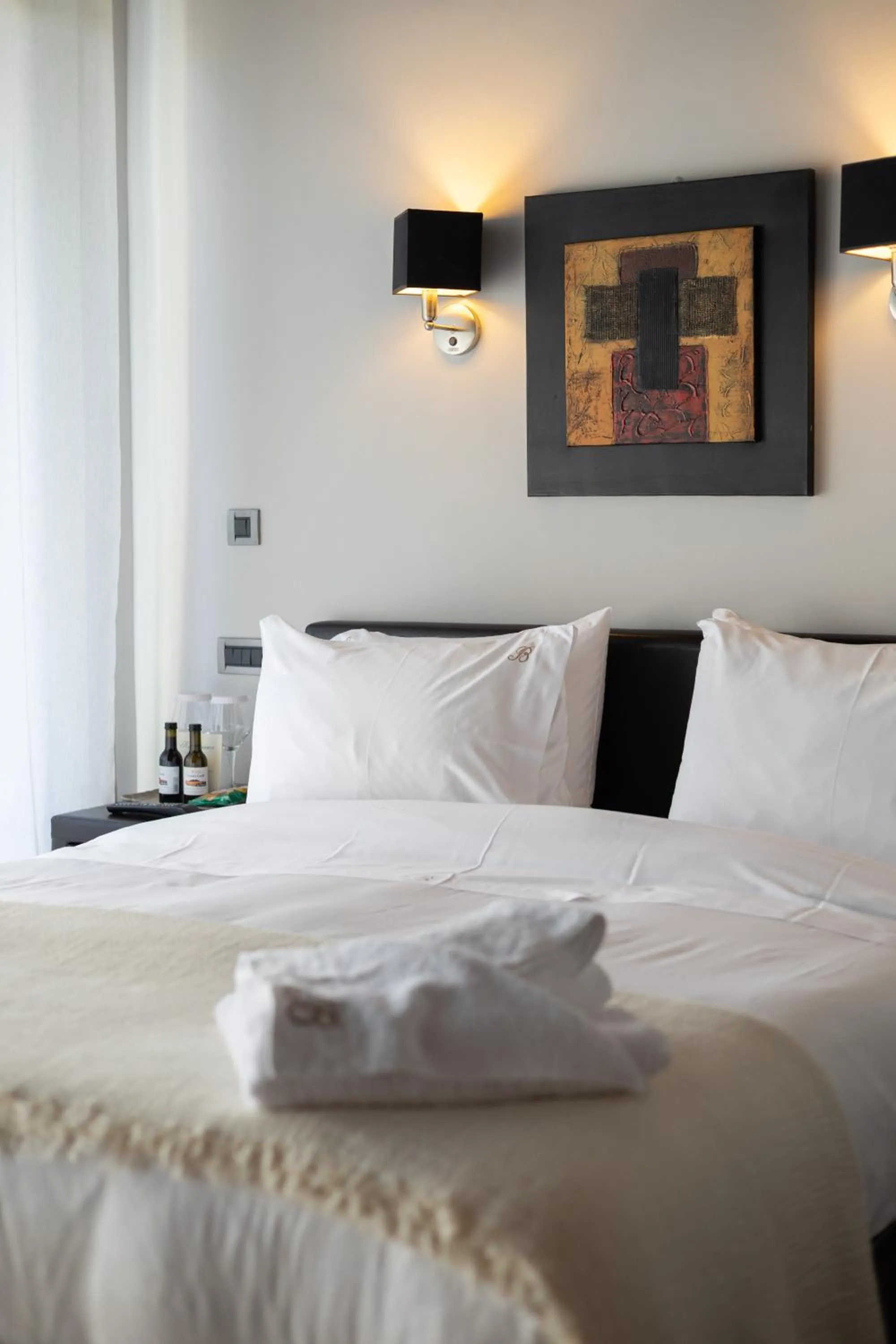 Bed in Vathyskia Guesthouse