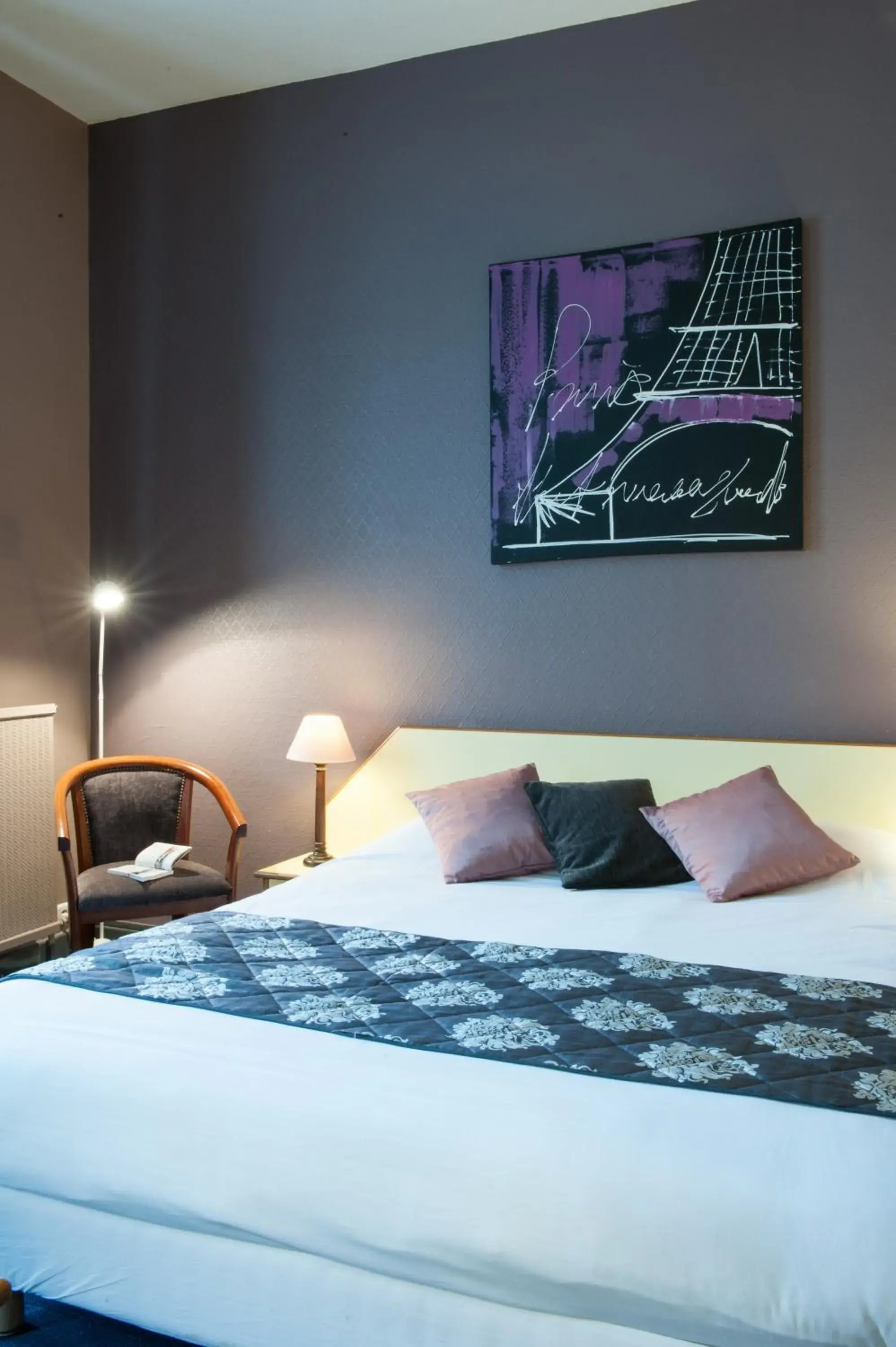 Superior Double Room in Hôtel Les Tilleuls, Bourges Superior Double Room in Hôtel Les Tilleuls, Bourges