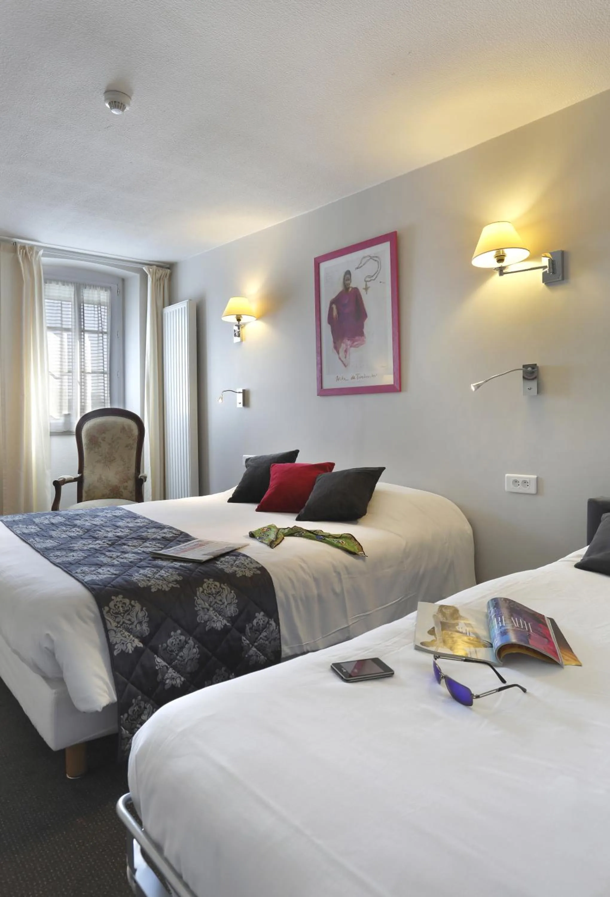 Photo of the whole room, Bed in Hôtel Les Tilleuls, Bourges