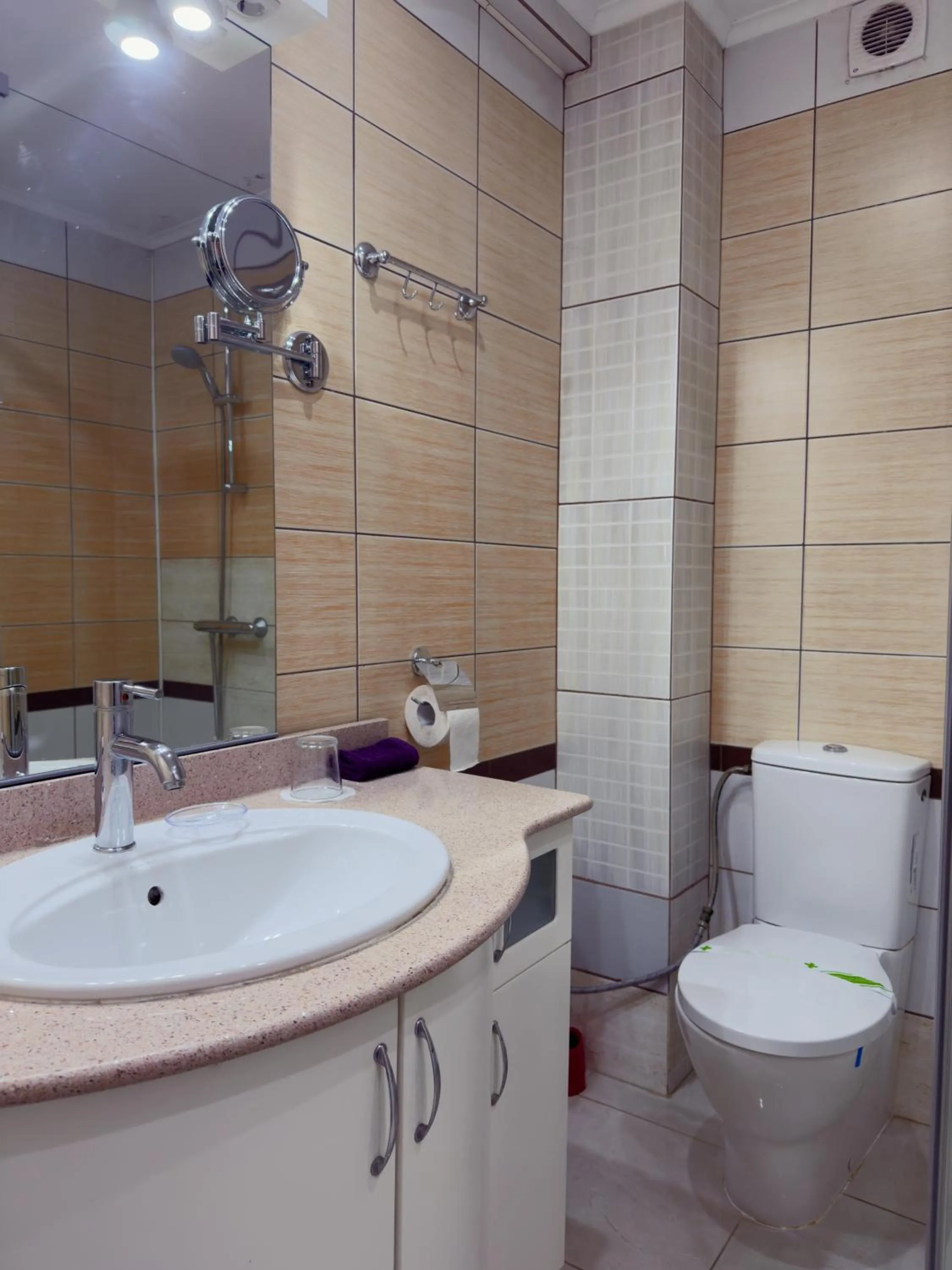 Shower in Francesca Residence