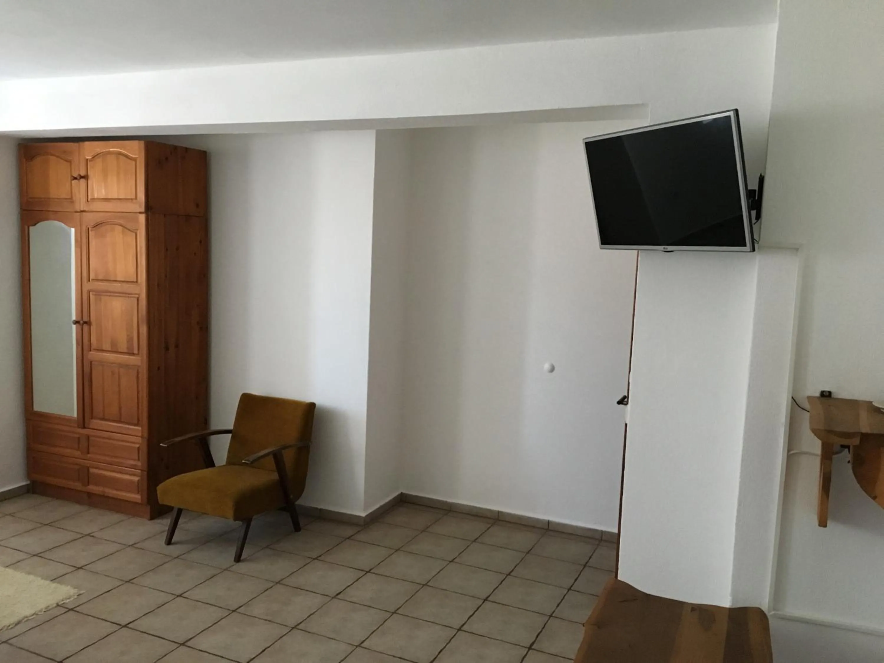 TV and multimedia in Hotel Pri Chakara